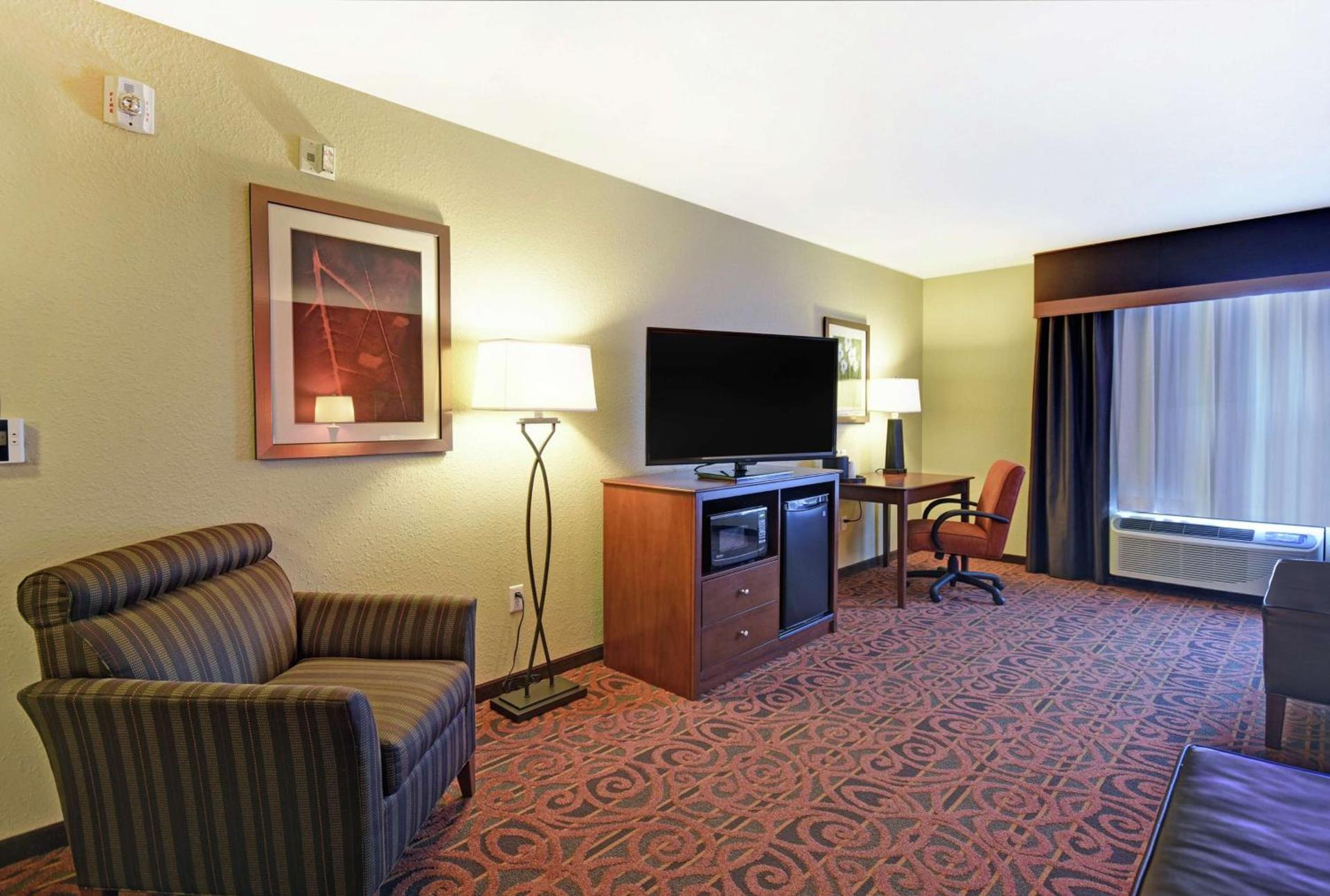 Hampton Inn & Suites Milwaukee/Franklin photo 22