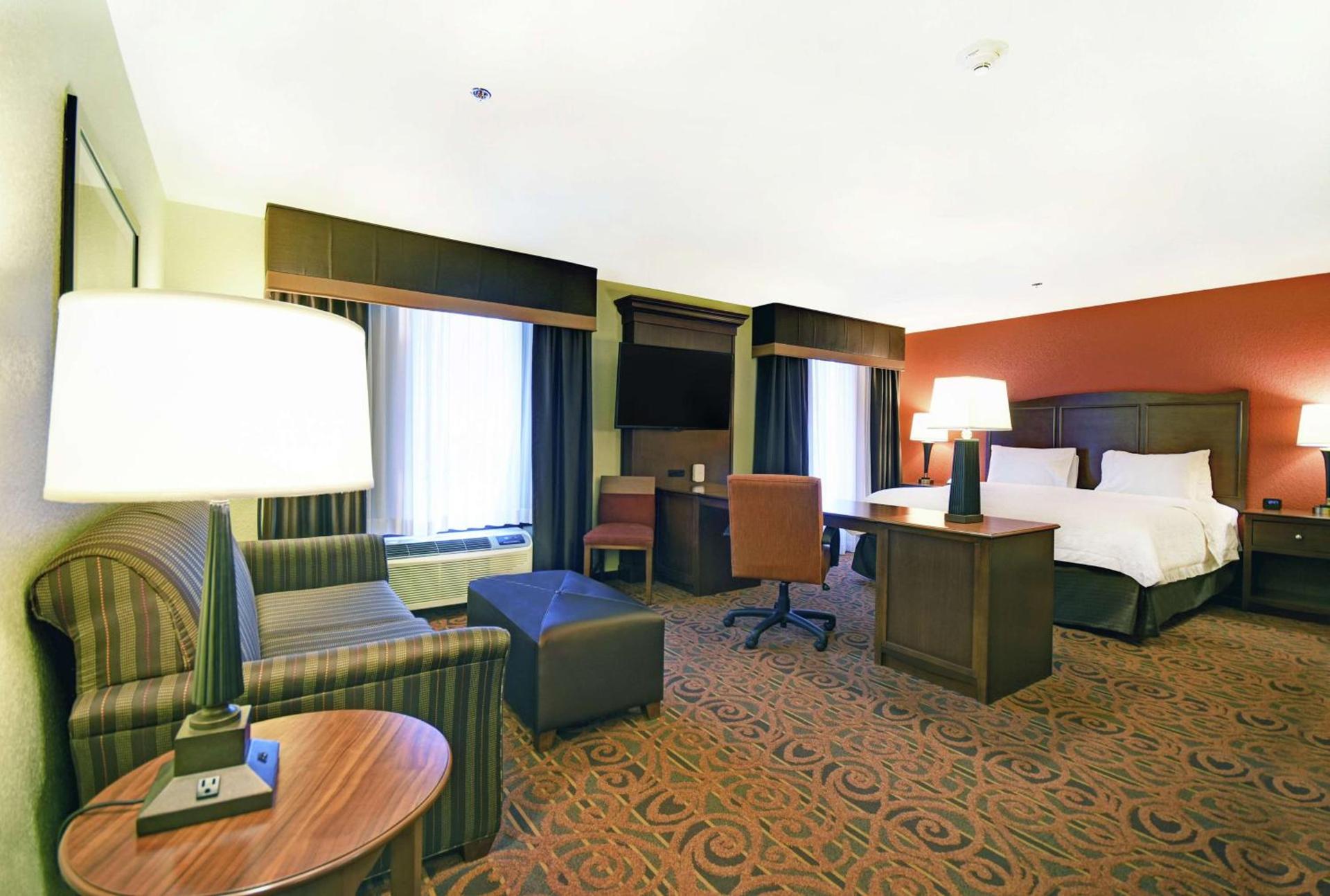 Hampton Inn & Suites Milwaukee/Franklin photo 26