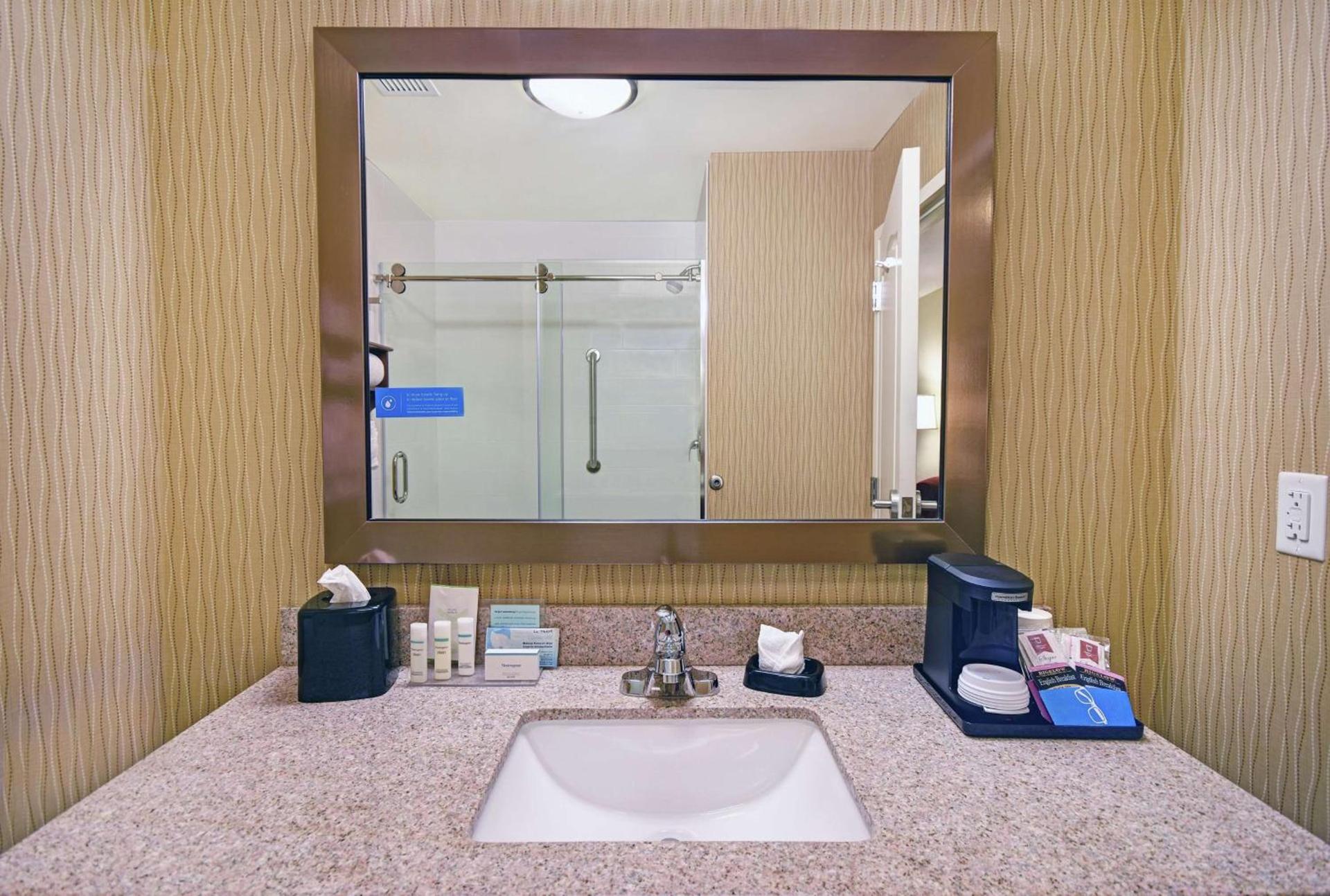 Hampton Inn & Suites Milwaukee/Franklin photo 30