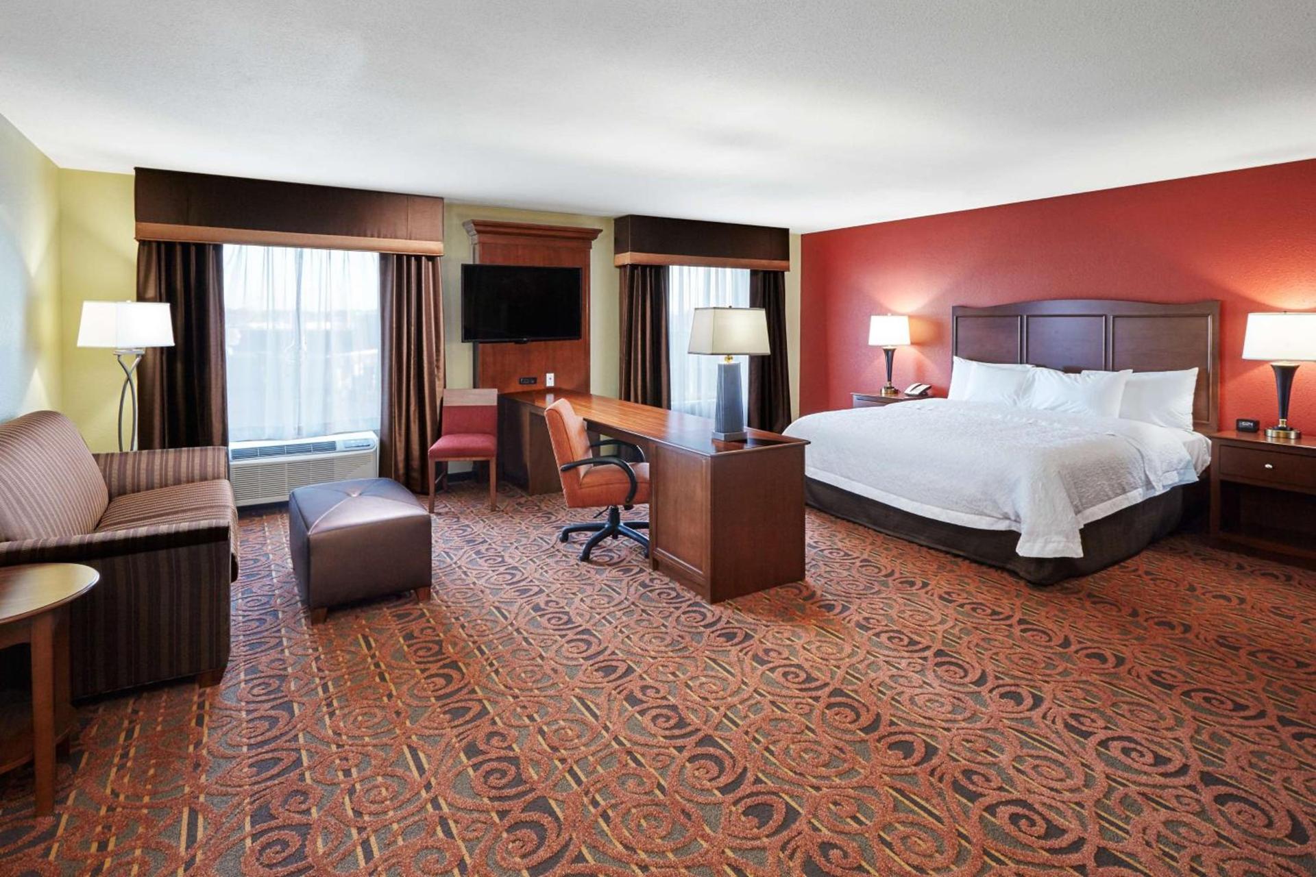 Hampton Inn & Suites Milwaukee/Franklin photo 40