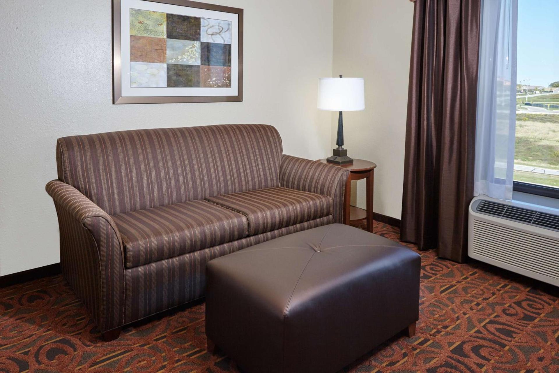 Hampton Inn & Suites Milwaukee/Franklin photo 41