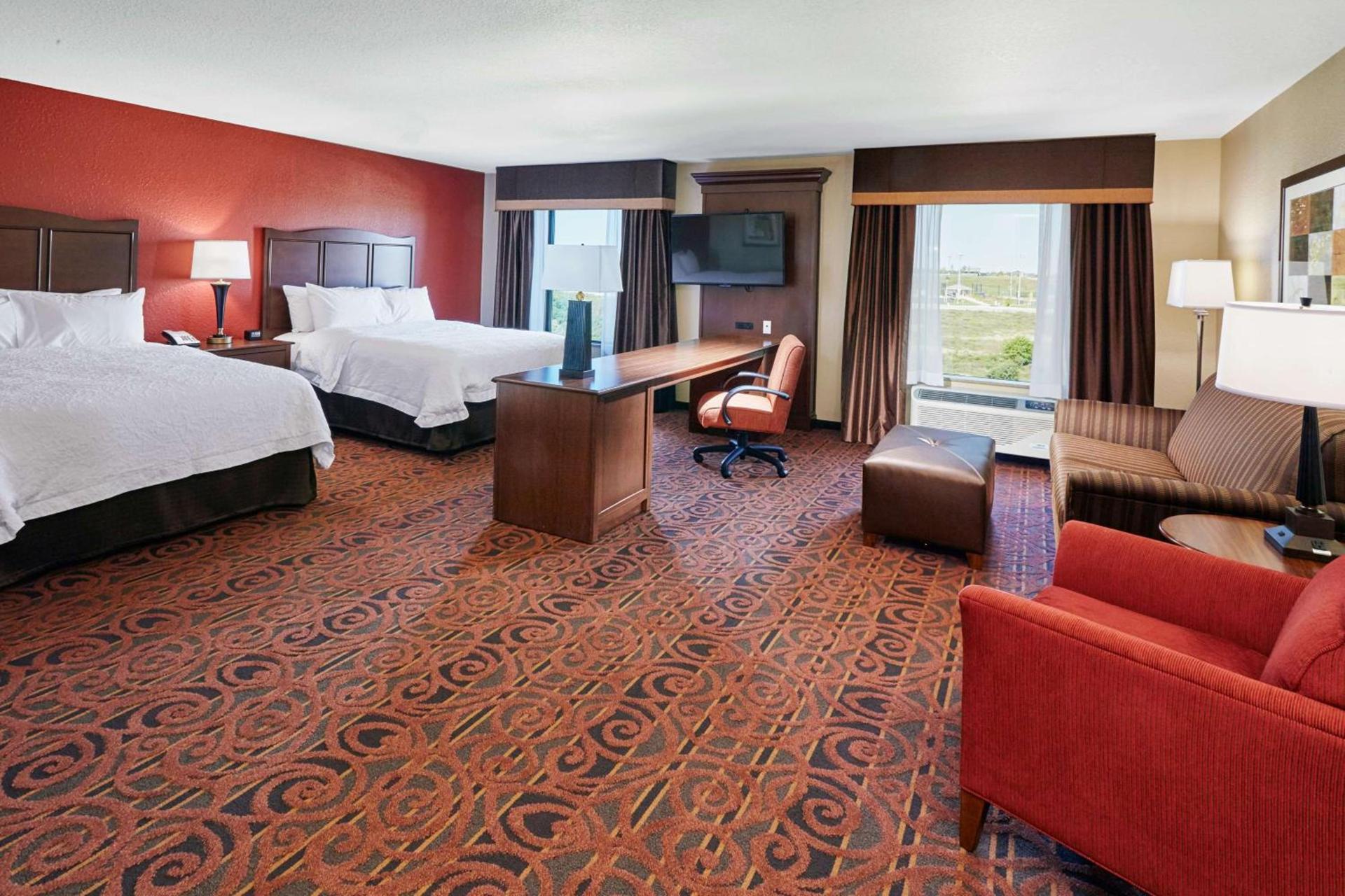 Hampton Inn & Suites Milwaukee/Franklin photo 42