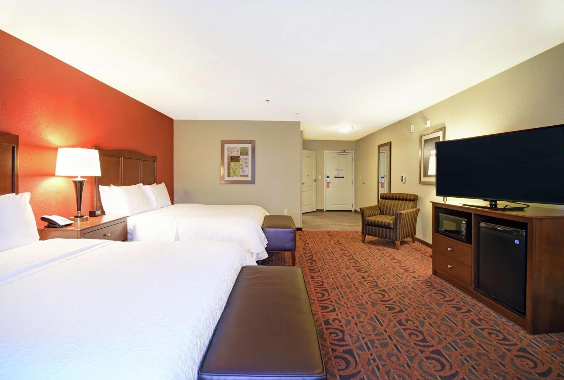Hampton Inn & Suites Milwaukee/Franklin photo 53