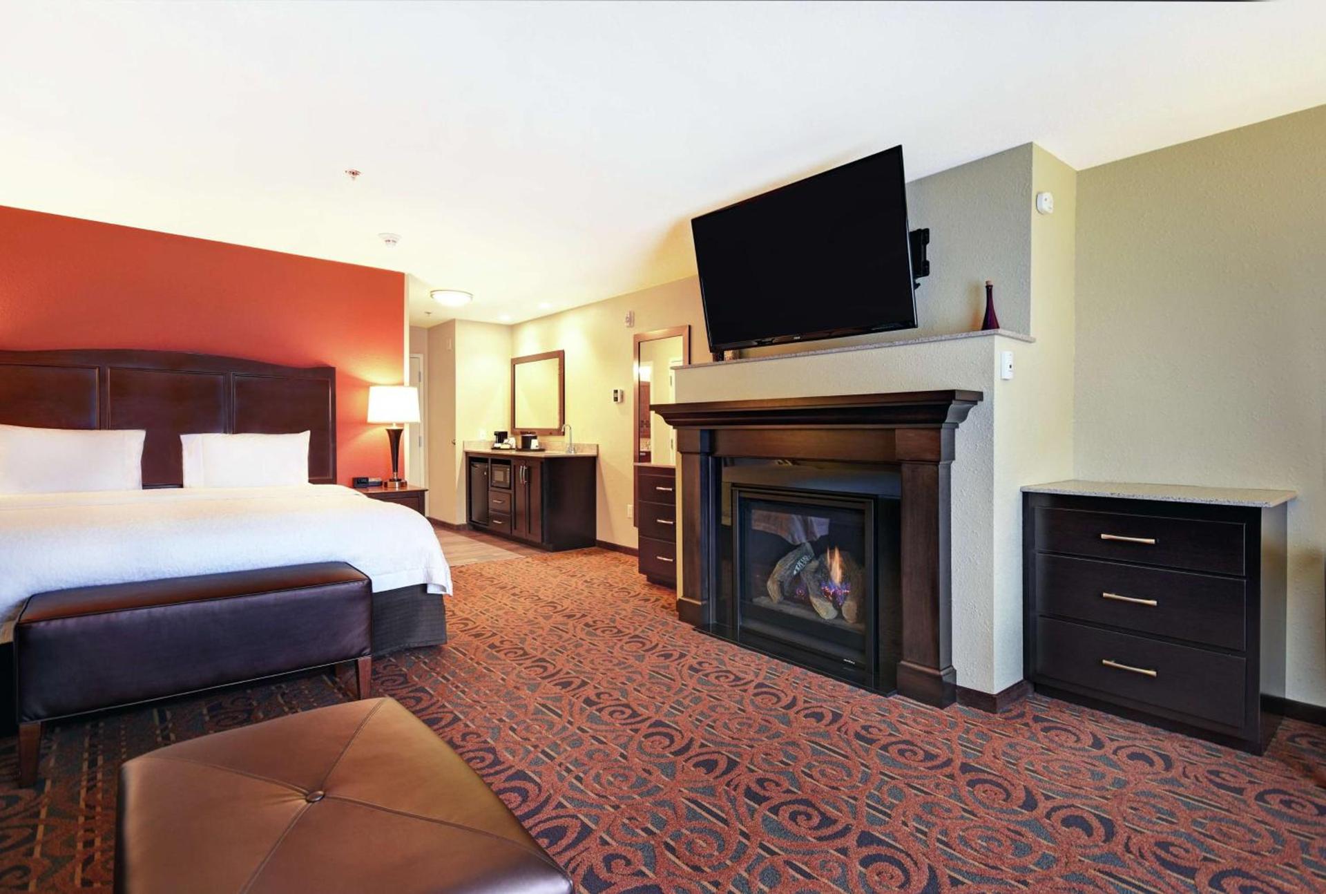 Hampton Inn & Suites Milwaukee/Franklin photo 57