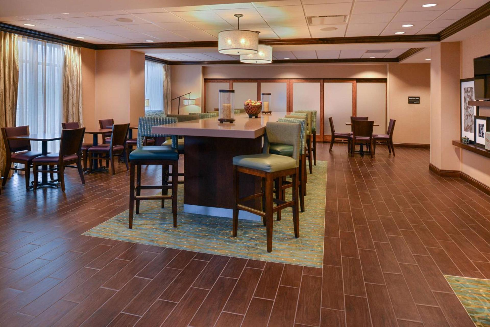 Hampton Inn Omaha Midtown-Aksarben photo 11