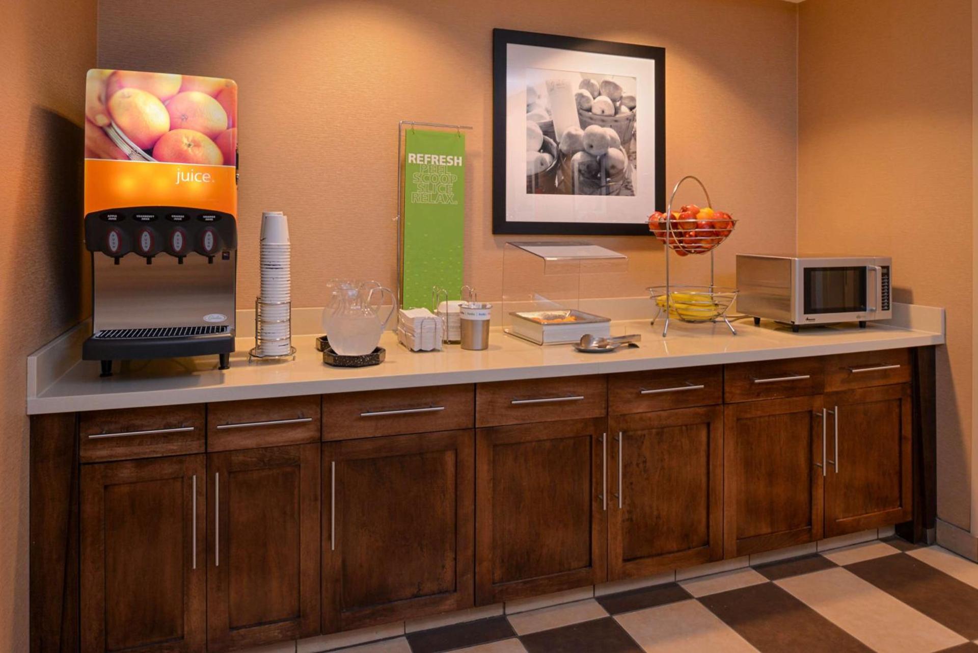 Hampton Inn Omaha Midtown-Aksarben photo 12