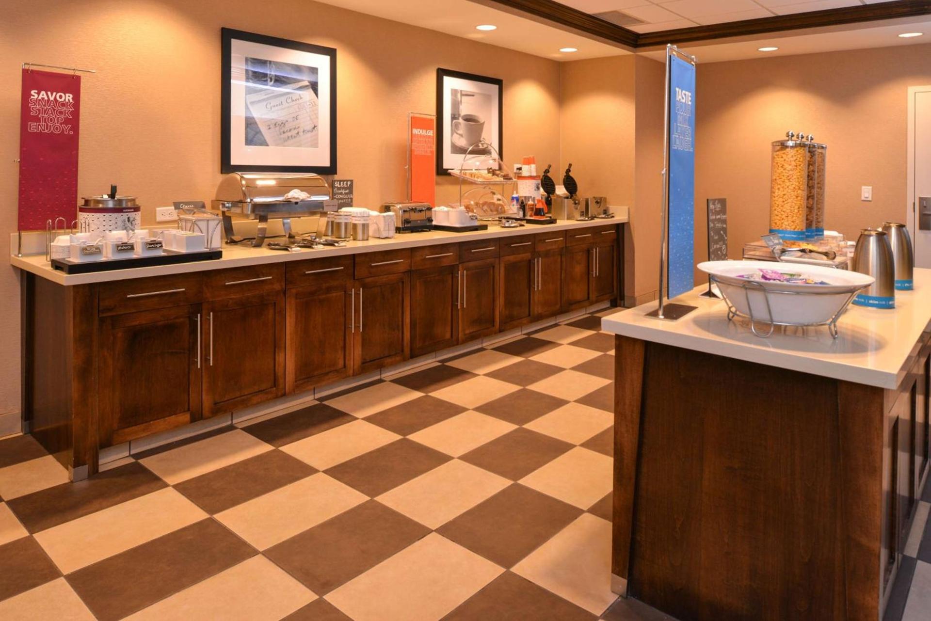 Hampton Inn Omaha Midtown-Aksarben photo 13