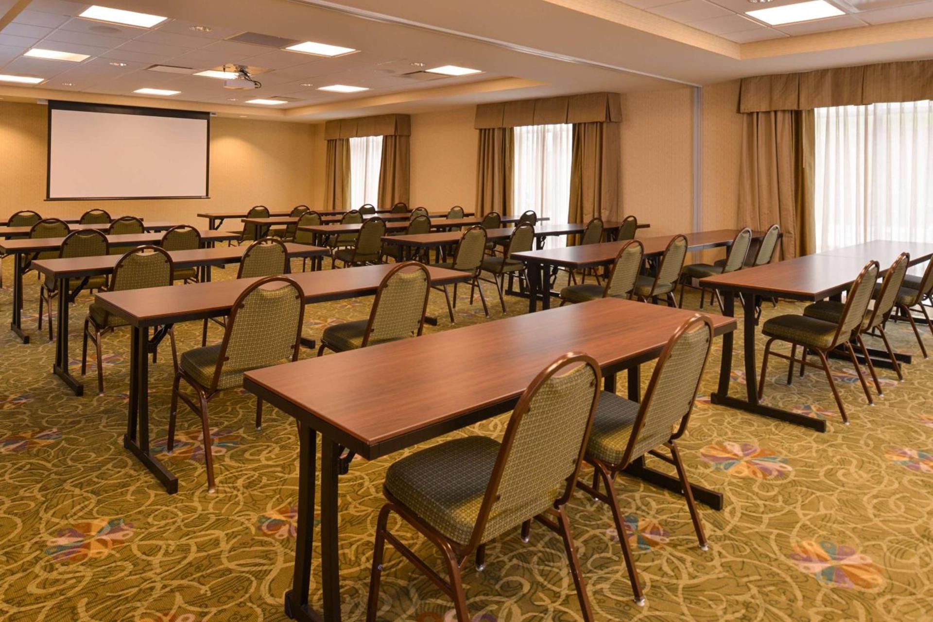 Hampton Inn Omaha Midtown-Aksarben photo 36