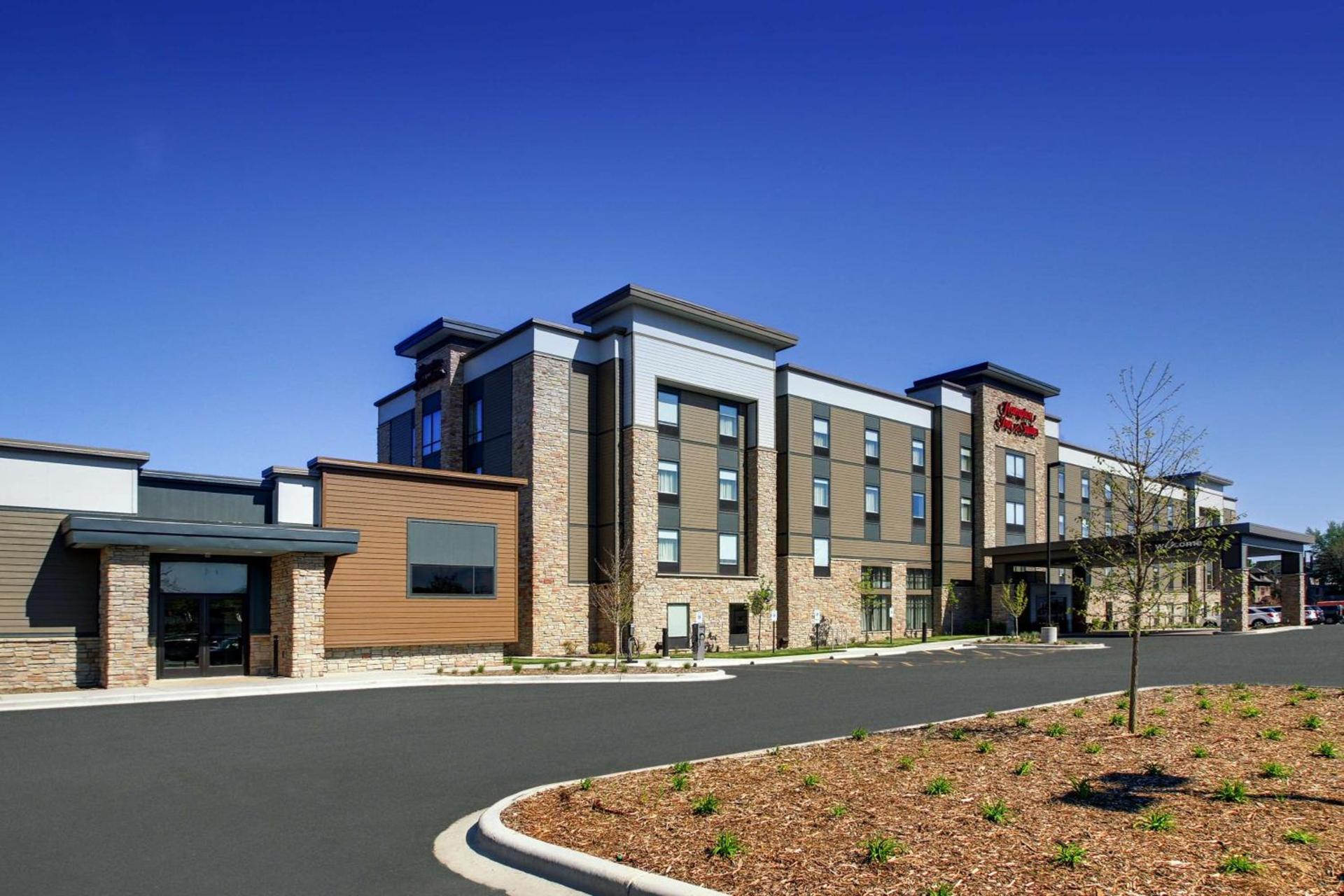 Hampton Inn & Suites Milwaukee West photo 3