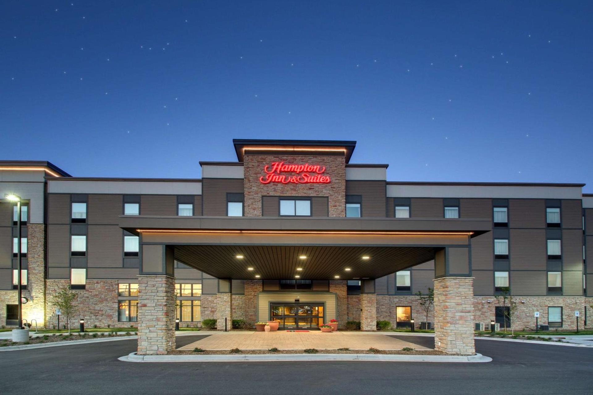 Hampton Inn & Suites Milwaukee West photo 4