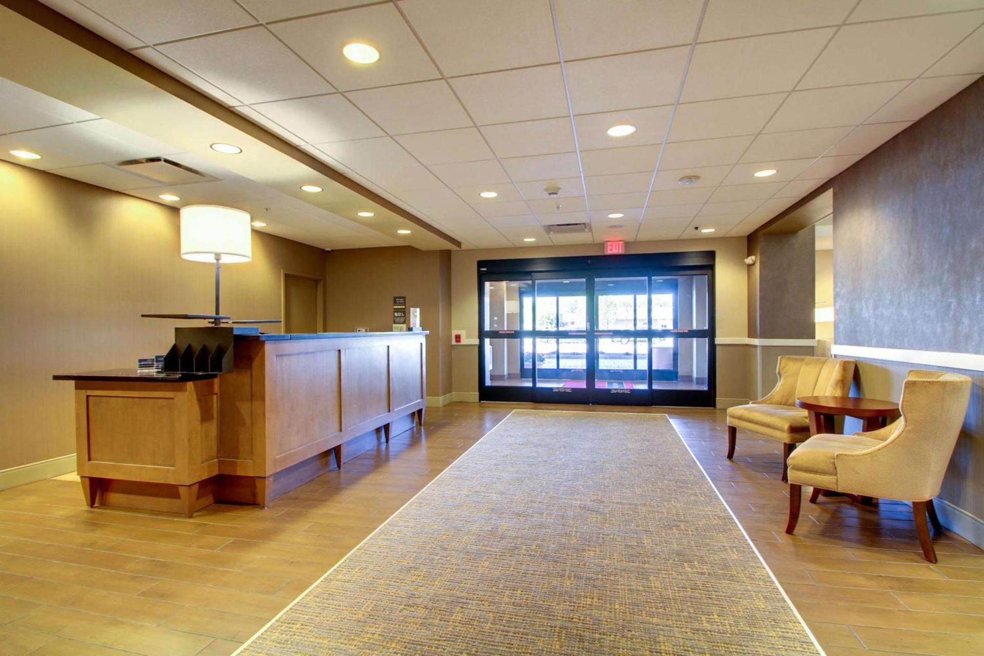 Hampton Inn & Suites Milwaukee West photo 10