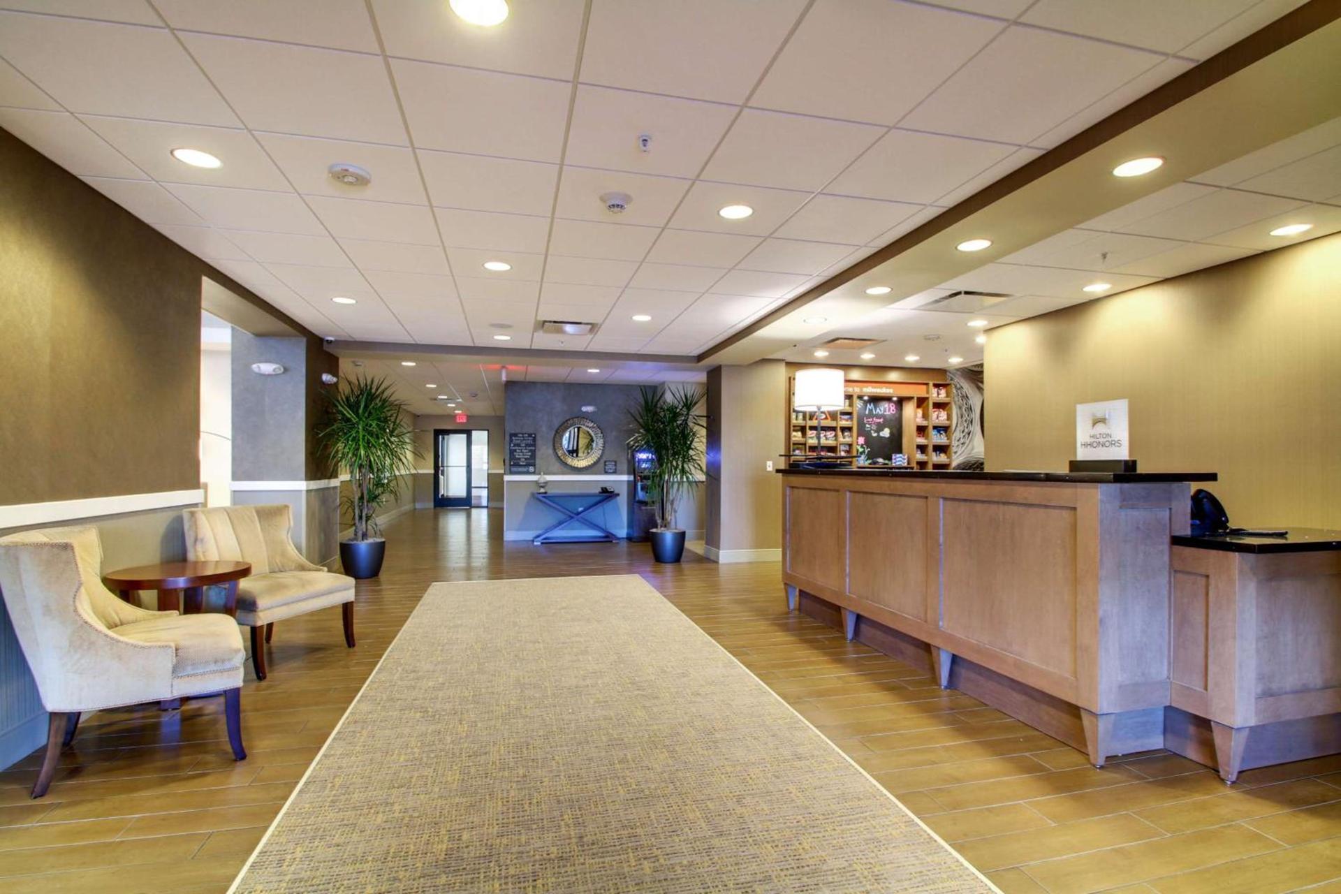 Hampton Inn & Suites Milwaukee West photo 17