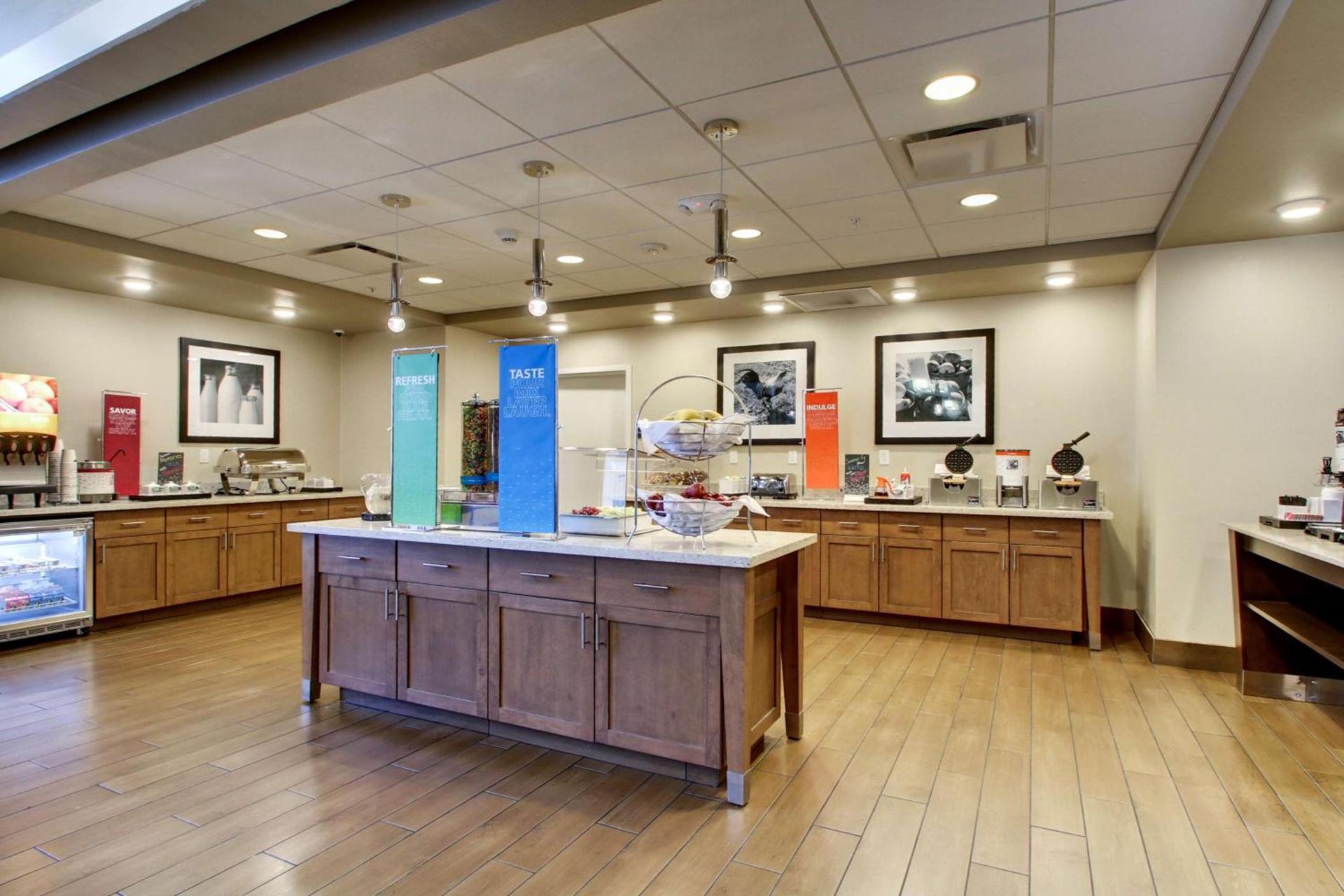 Hampton Inn & Suites Milwaukee West photo 24