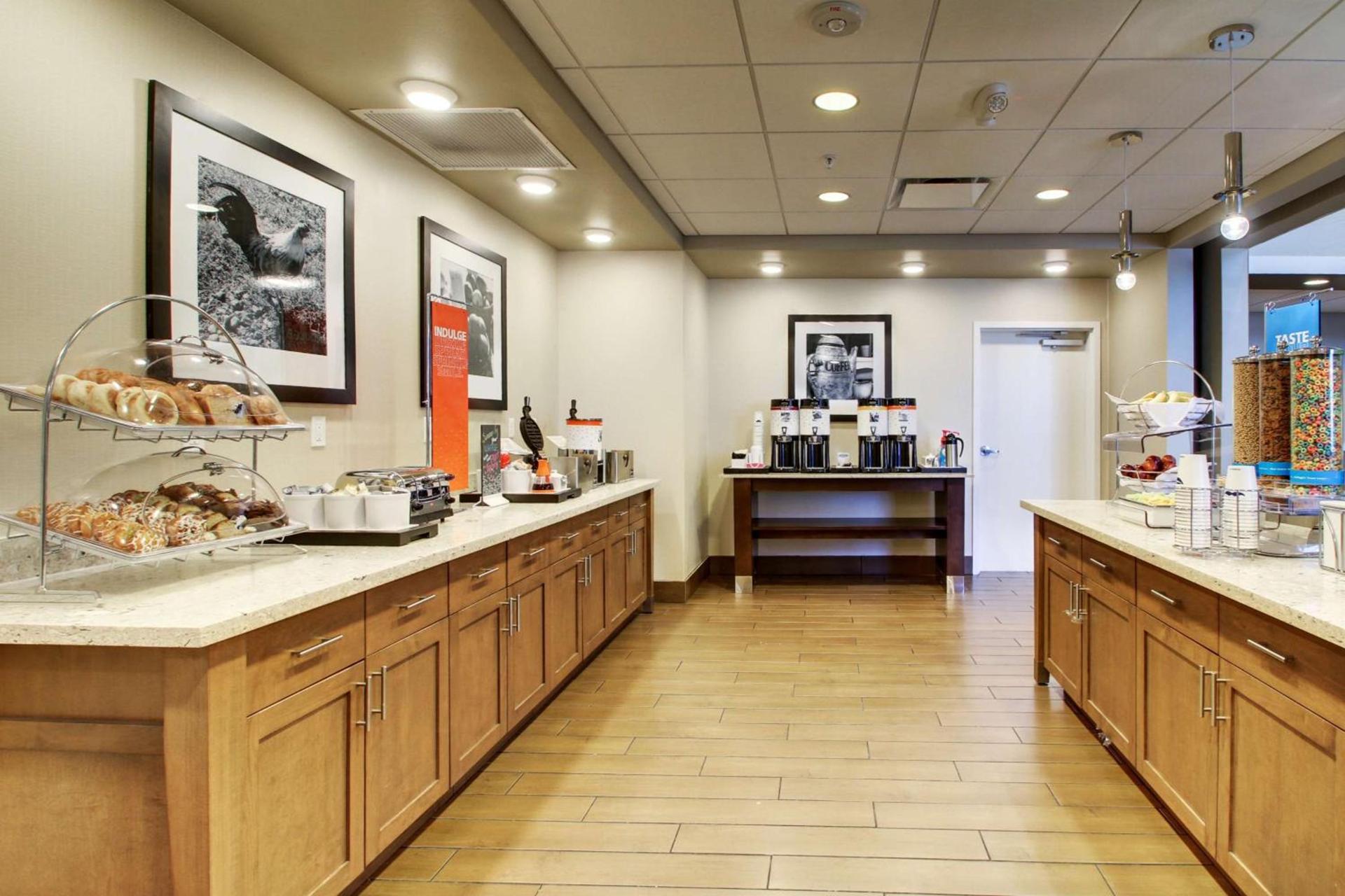 Hampton Inn & Suites Milwaukee West photo 27