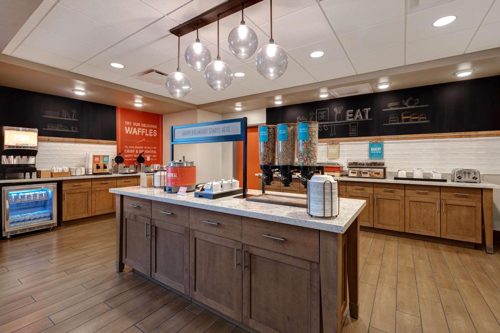 Hampton Inn & Suites Milwaukee West photo 35