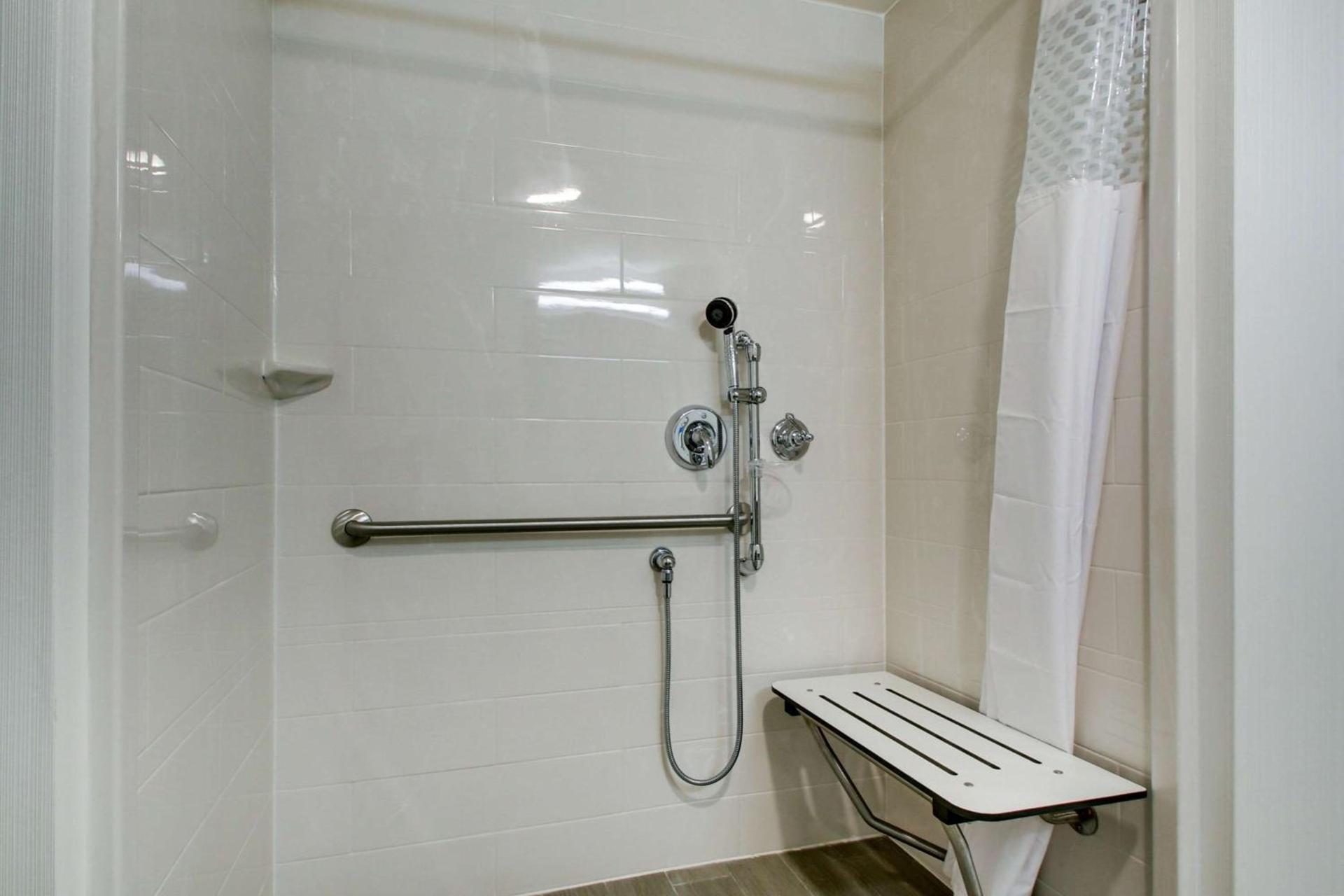 Hampton Inn & Suites Milwaukee West photo 48