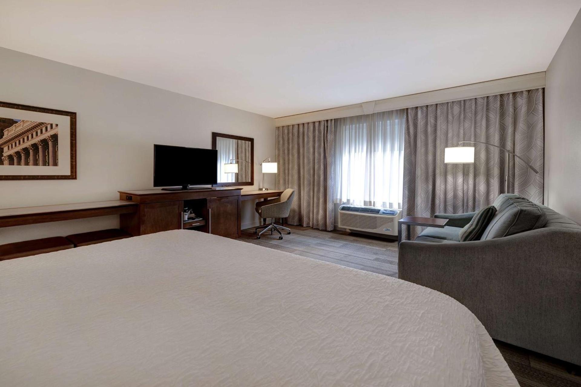 Hampton Inn & Suites Milwaukee West photo 57
