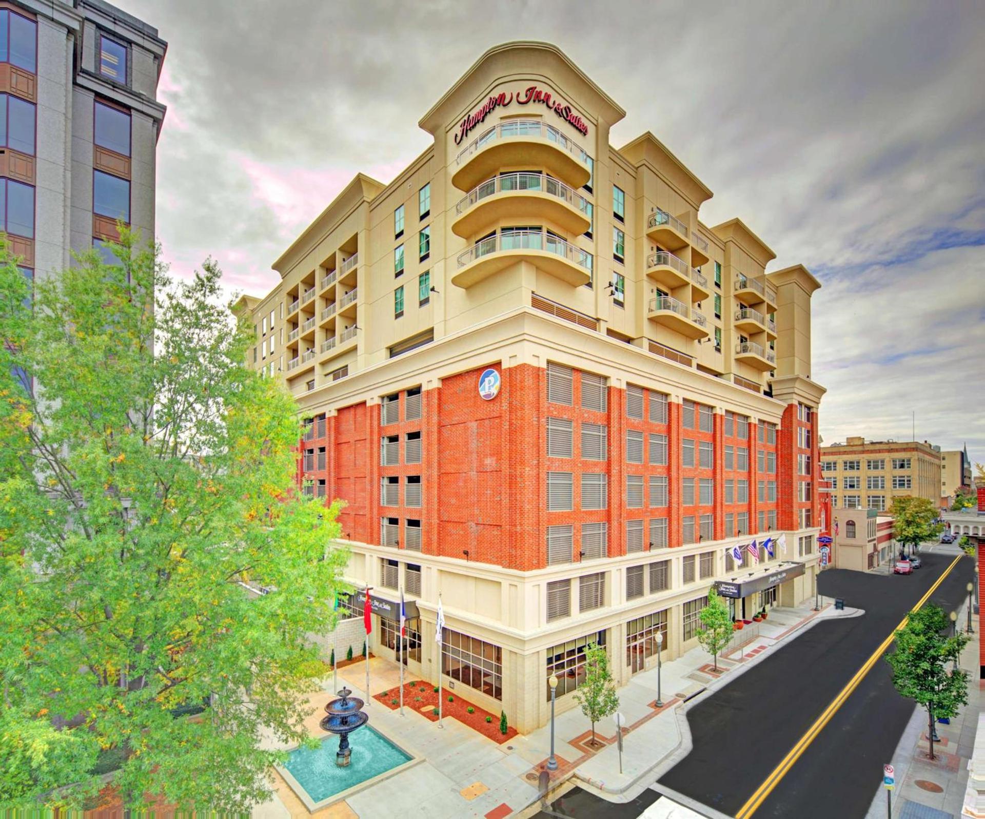 Hampton Inn & Suites - Roanoke-Downtown, VA photo 5