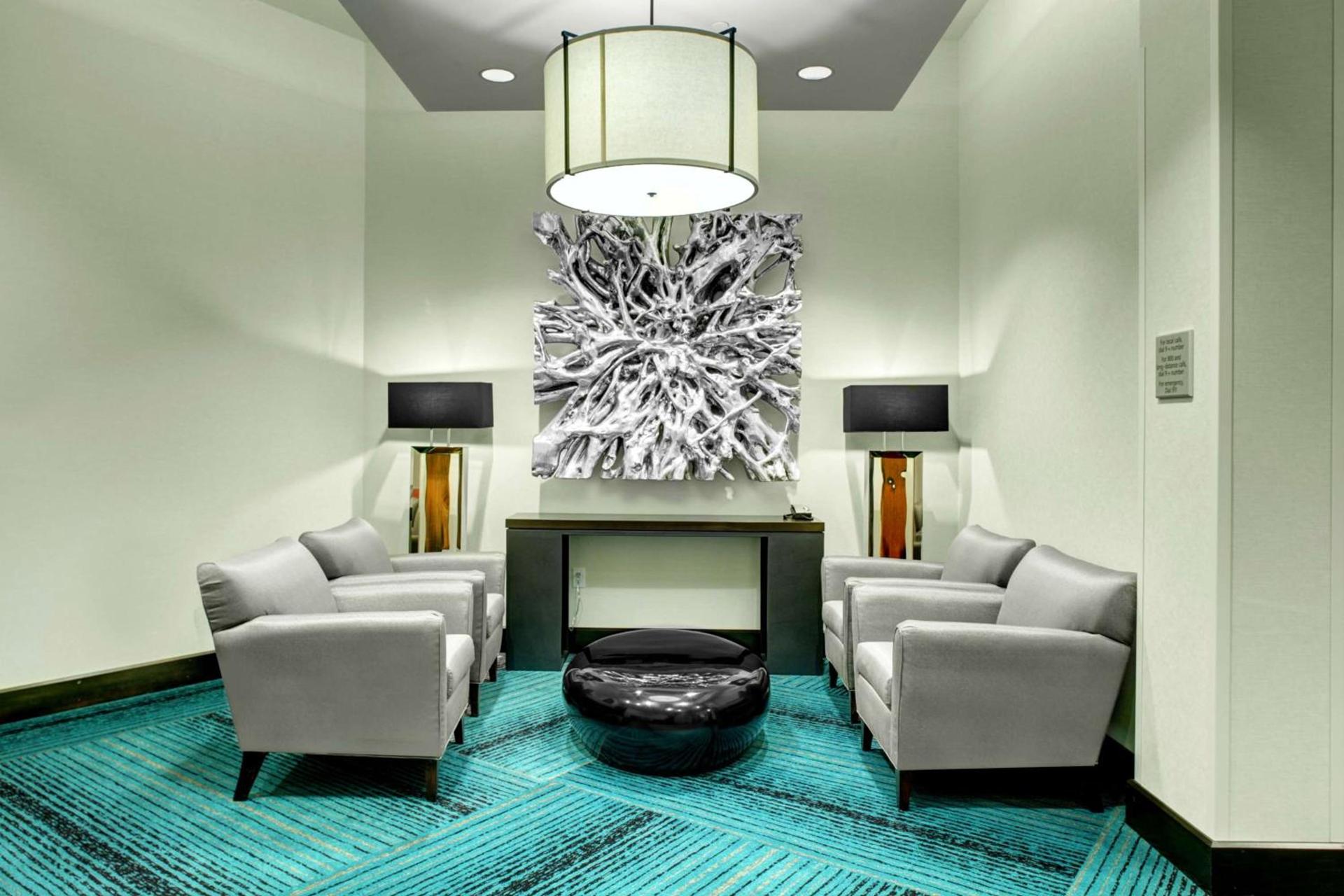 Hampton Inn & Suites - Roanoke-Downtown, VA photo 7