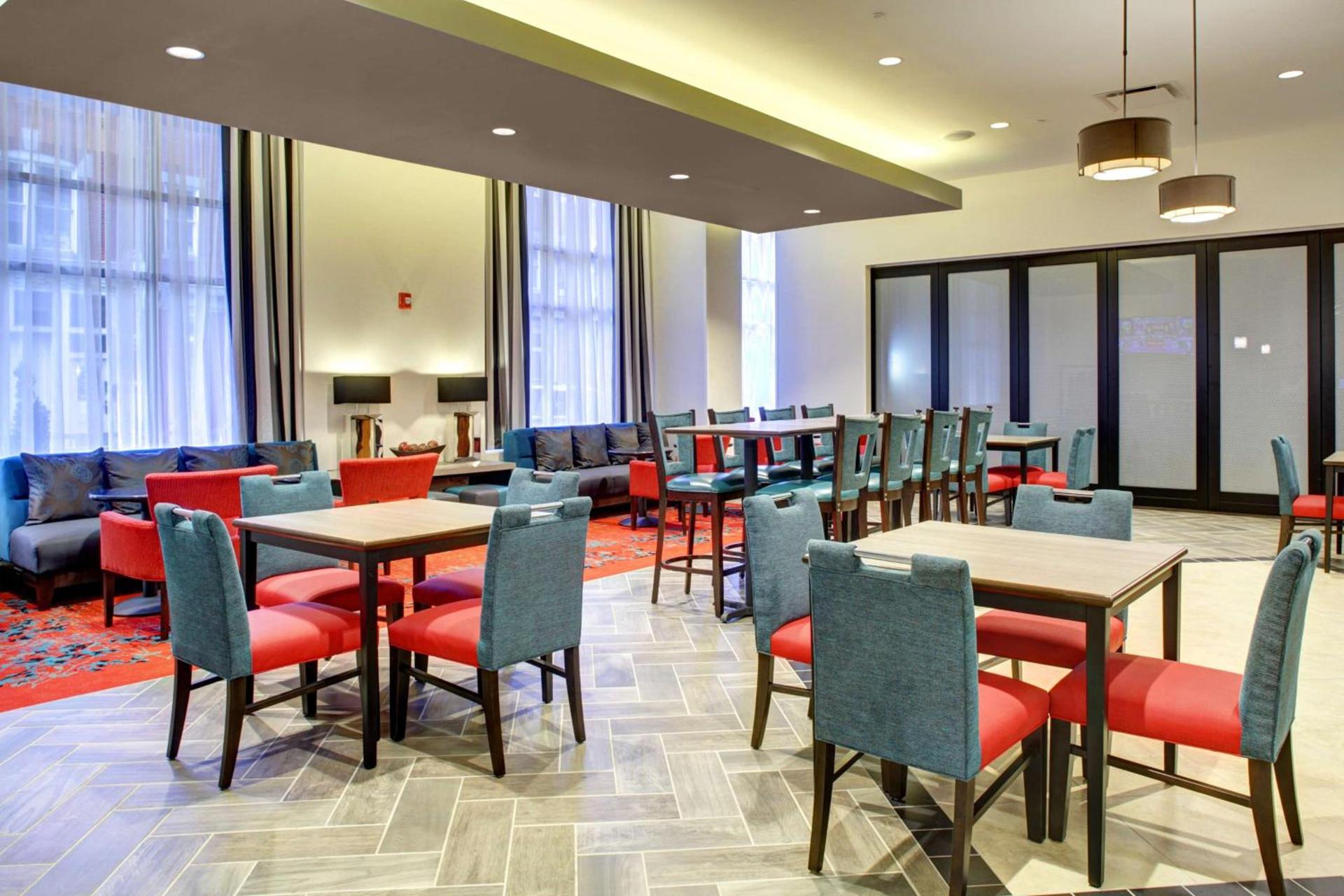 Hampton Inn & Suites - Roanoke-Downtown, VA photo 10