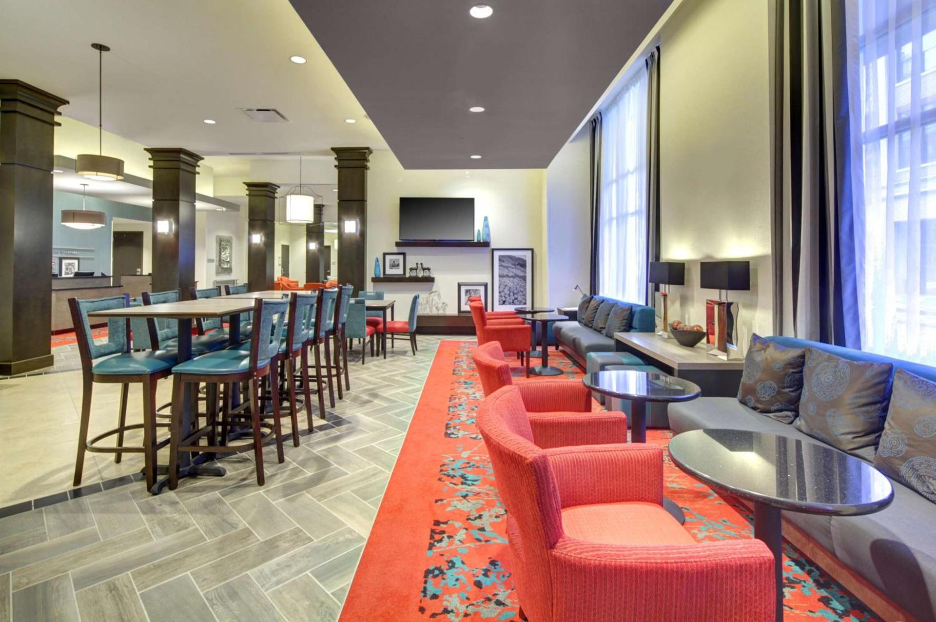 Hampton Inn & Suites - Roanoke-Downtown, VA photo 11