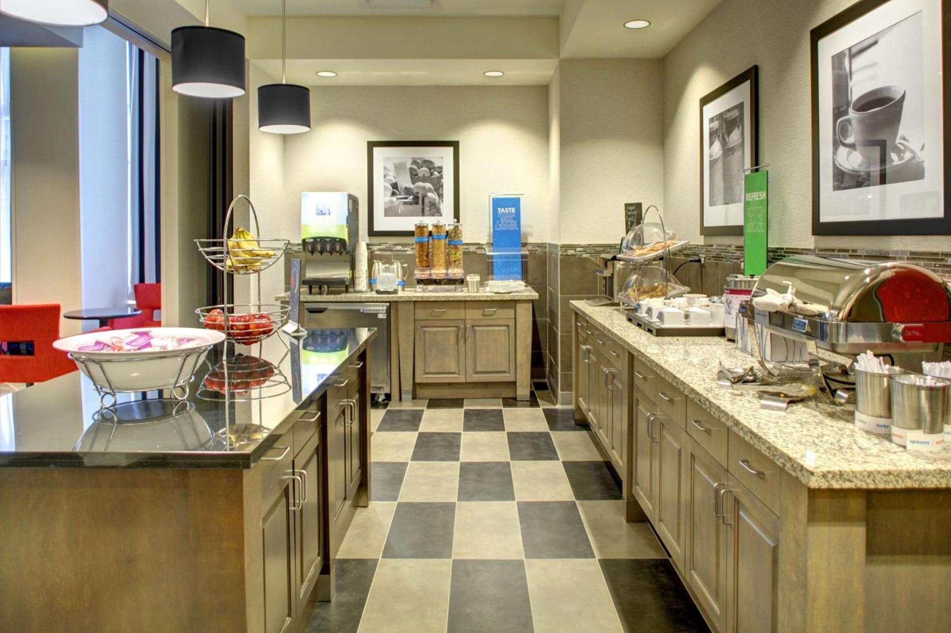 Hampton Inn & Suites - Roanoke-Downtown, VA photo 13