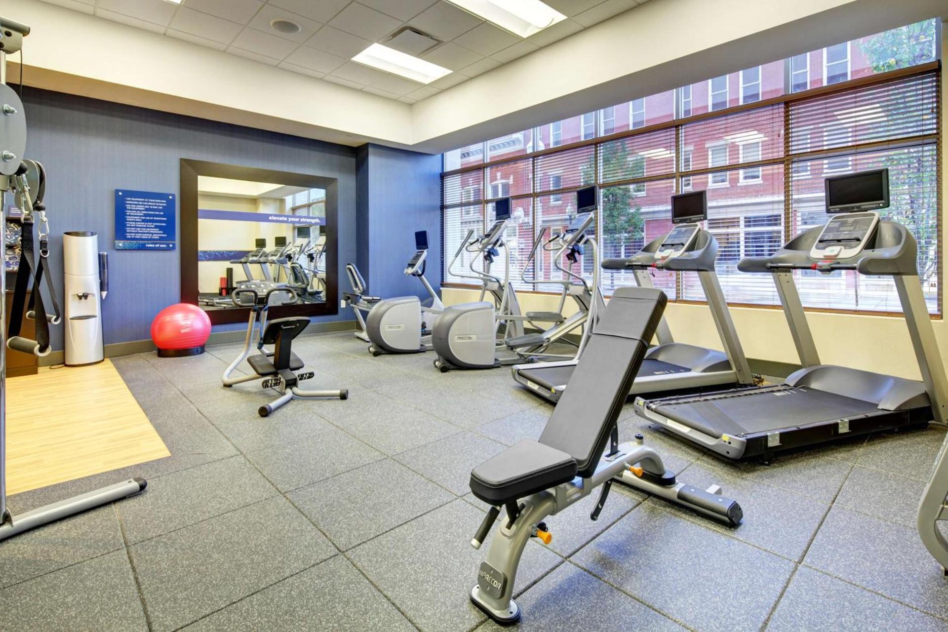 Hampton Inn & Suites - Roanoke-Downtown, VA photo 16
