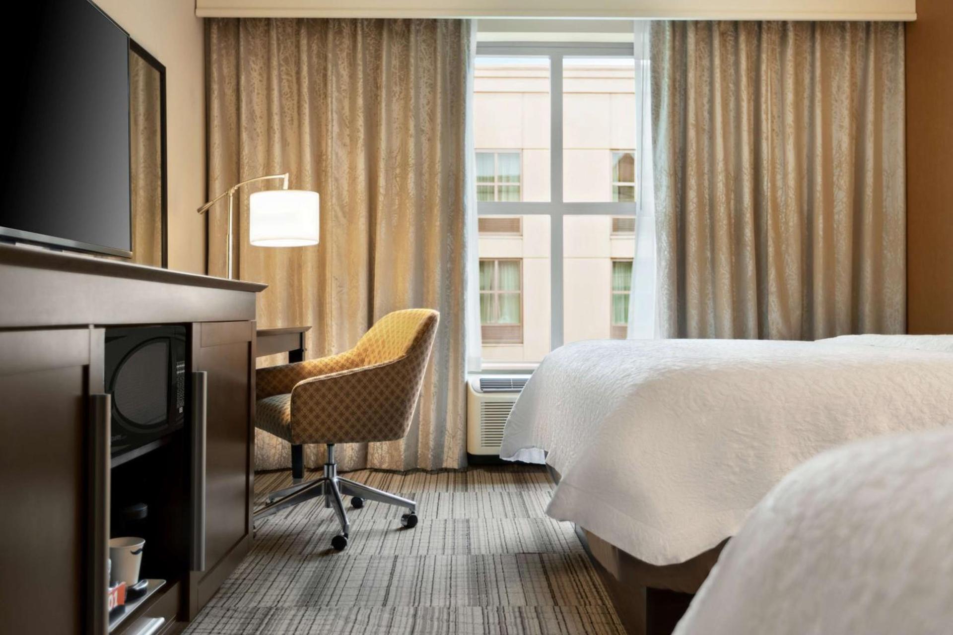 Hampton Inn & Suites - Roanoke-Downtown, VA photo 21