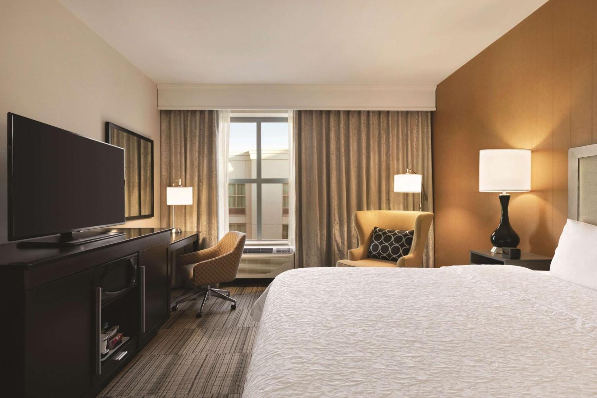 Hampton Inn & Suites - Roanoke-Downtown, VA photo 27