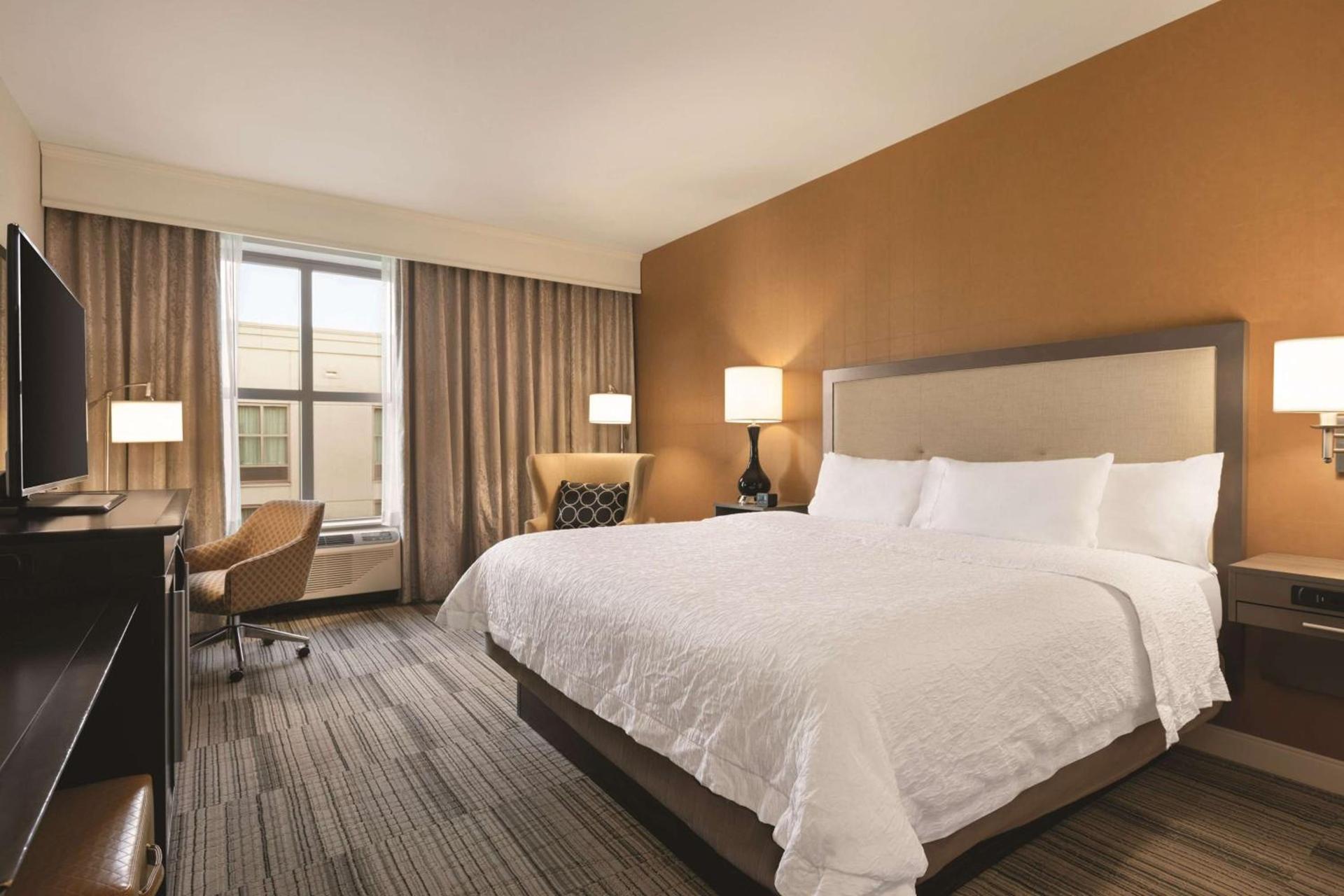 Hampton Inn & Suites - Roanoke-Downtown, VA photo 31