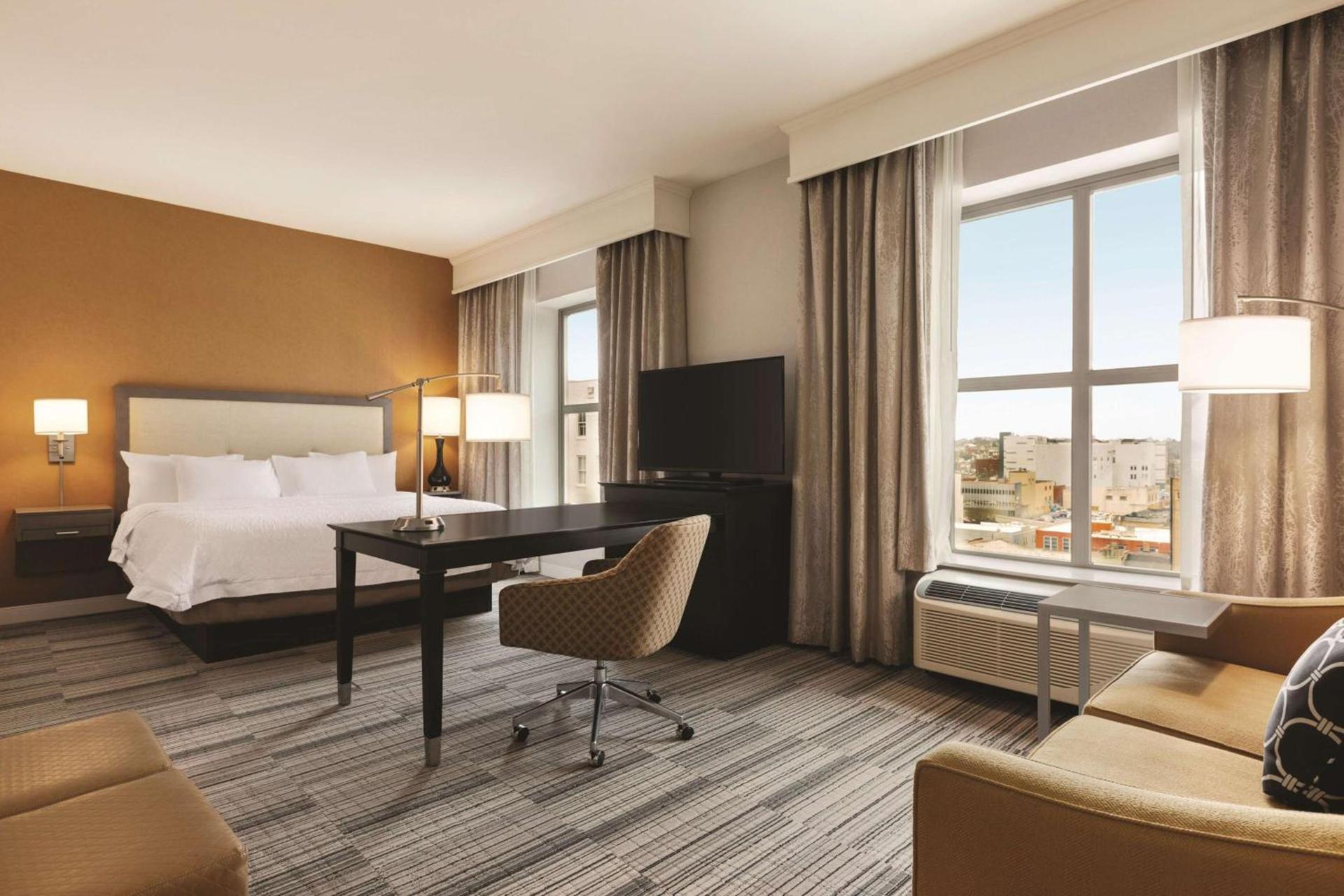 Hampton Inn & Suites - Roanoke-Downtown, VA photo 33
