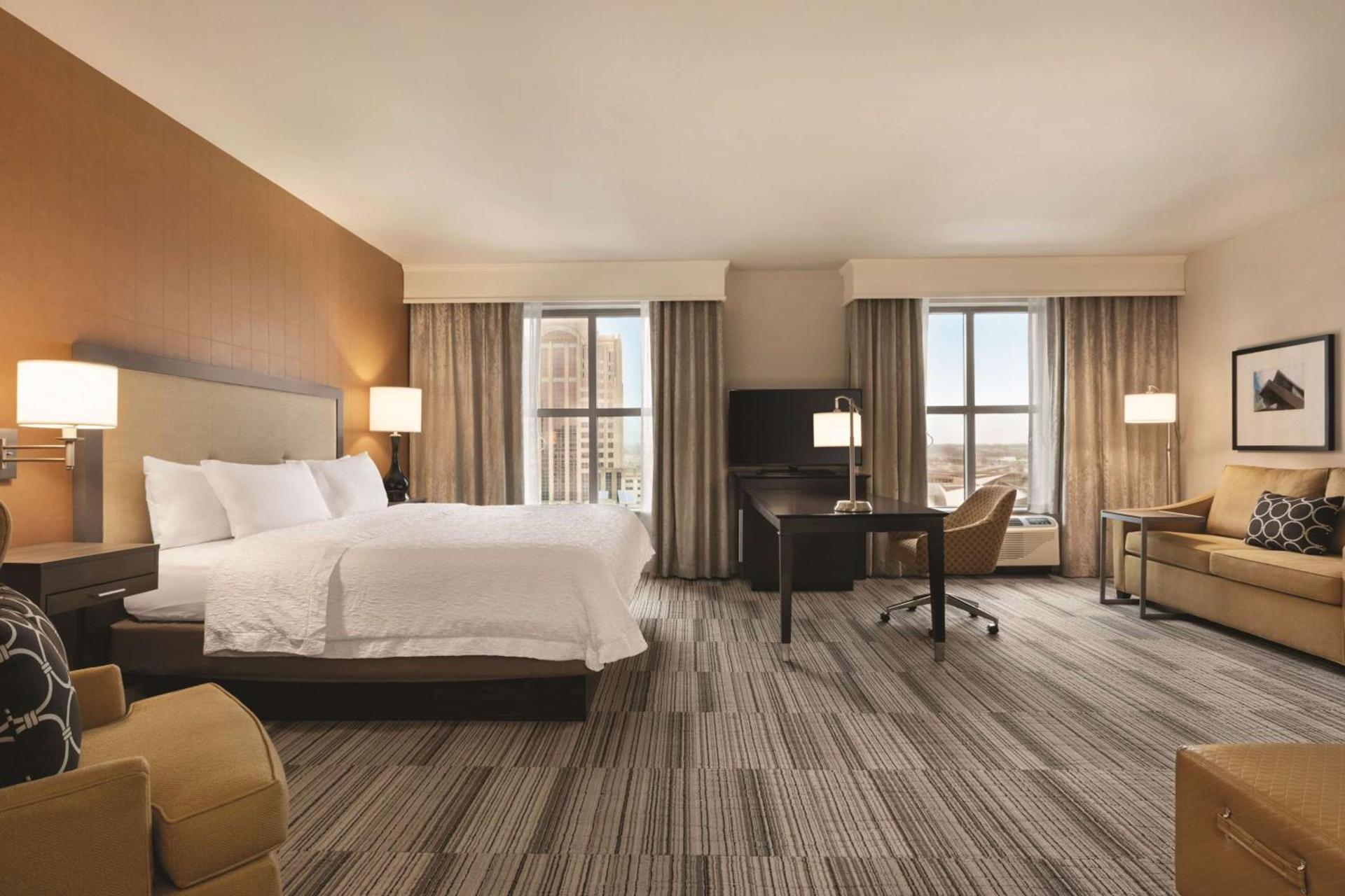 Hampton Inn & Suites - Roanoke-Downtown, VA photo 38