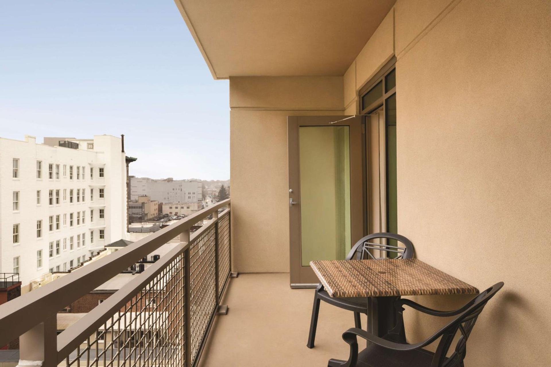 Hampton Inn & Suites - Roanoke-Downtown, VA photo 39
