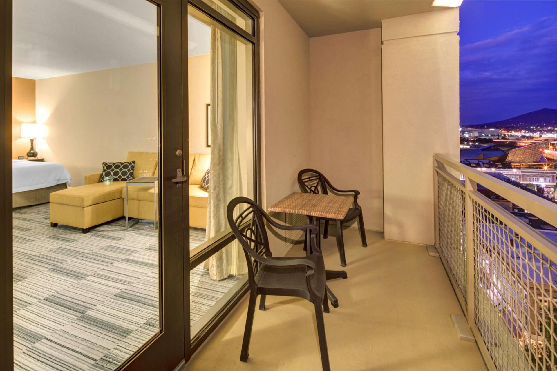 Hampton Inn & Suites - Roanoke-Downtown, VA photo 43