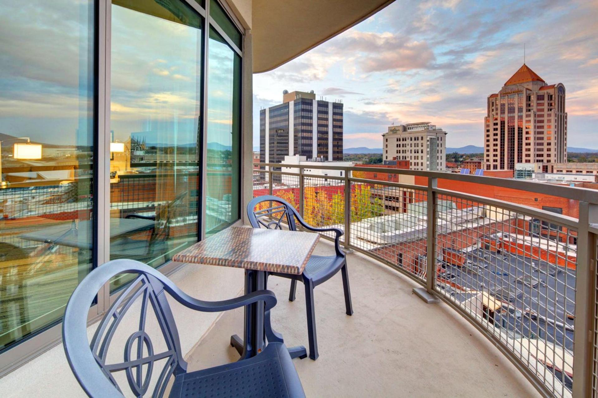 Hampton Inn & Suites - Roanoke-Downtown, VA photo 45