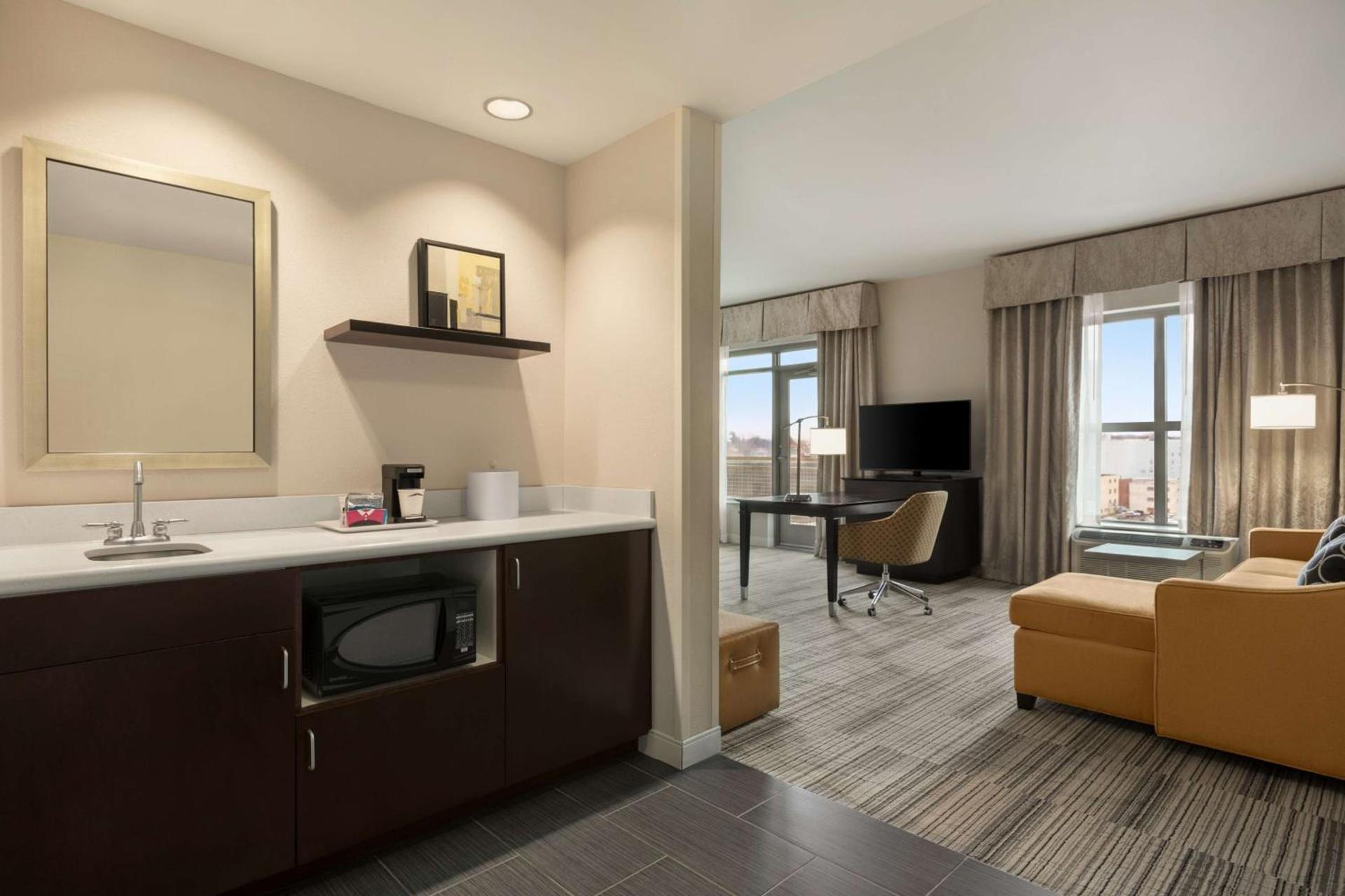 Hampton Inn & Suites - Roanoke-Downtown, VA photo 47