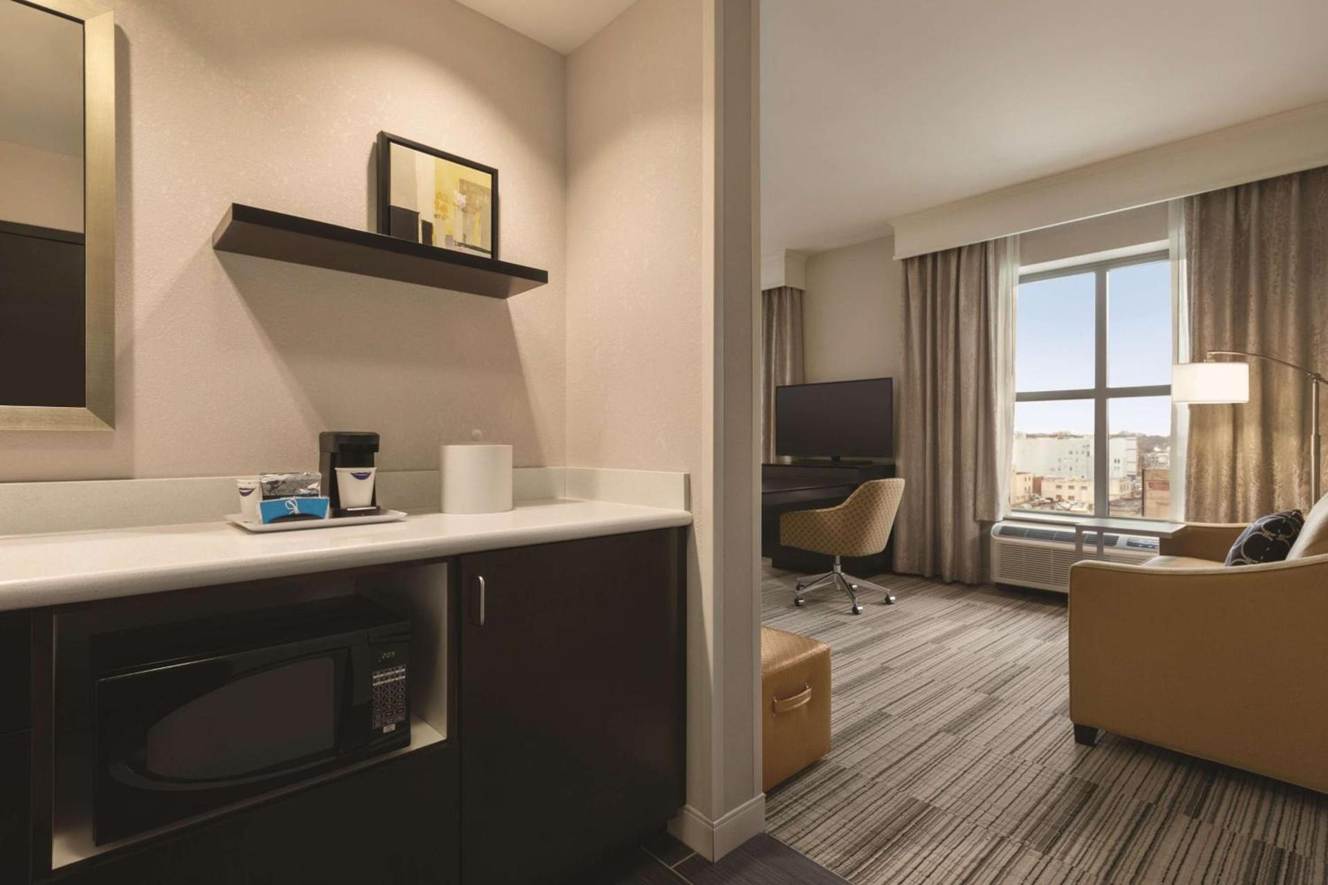 Hampton Inn & Suites - Roanoke-Downtown, VA photo 48