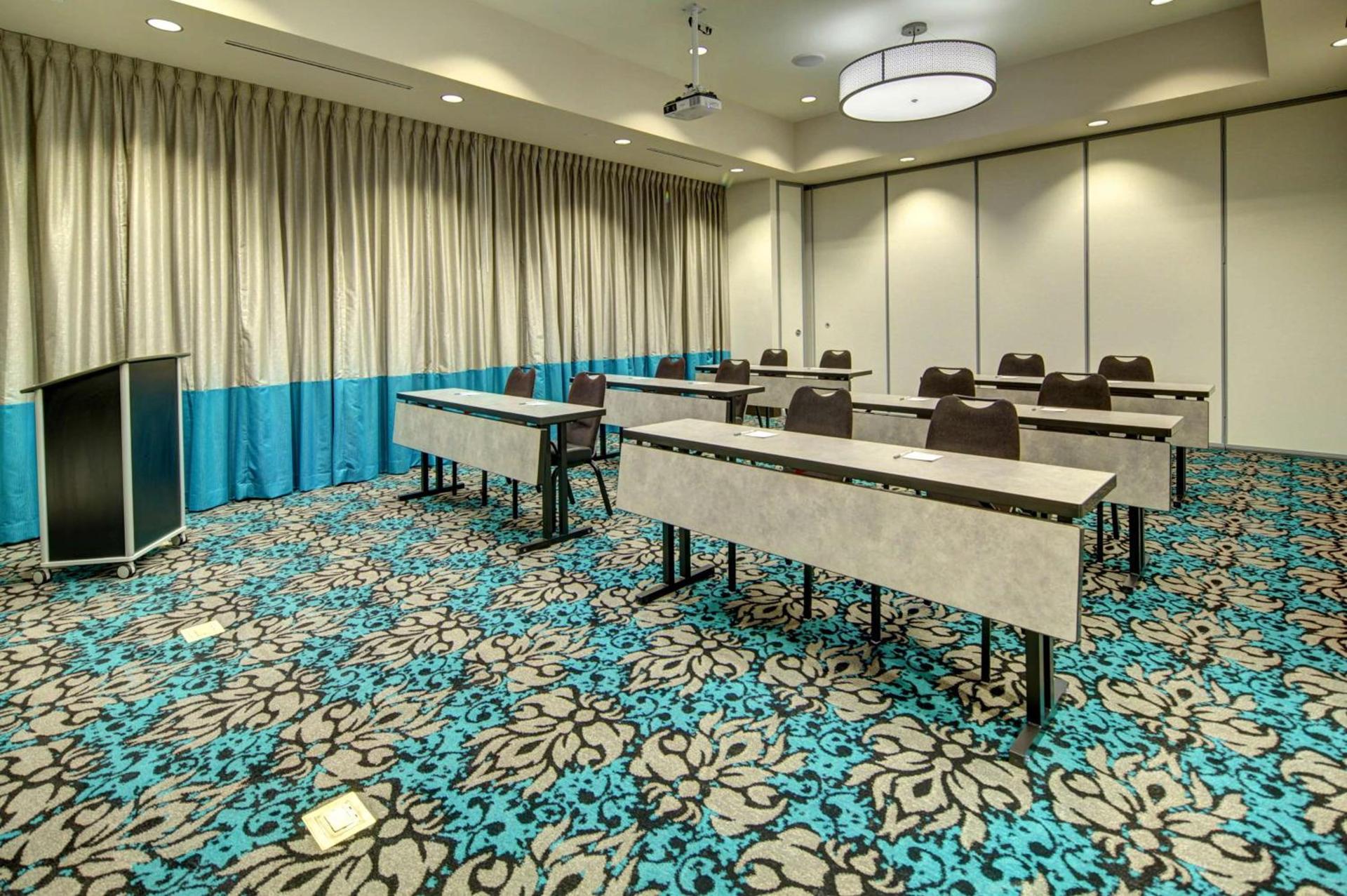 Hampton Inn & Suites - Roanoke-Downtown, VA photo 49
