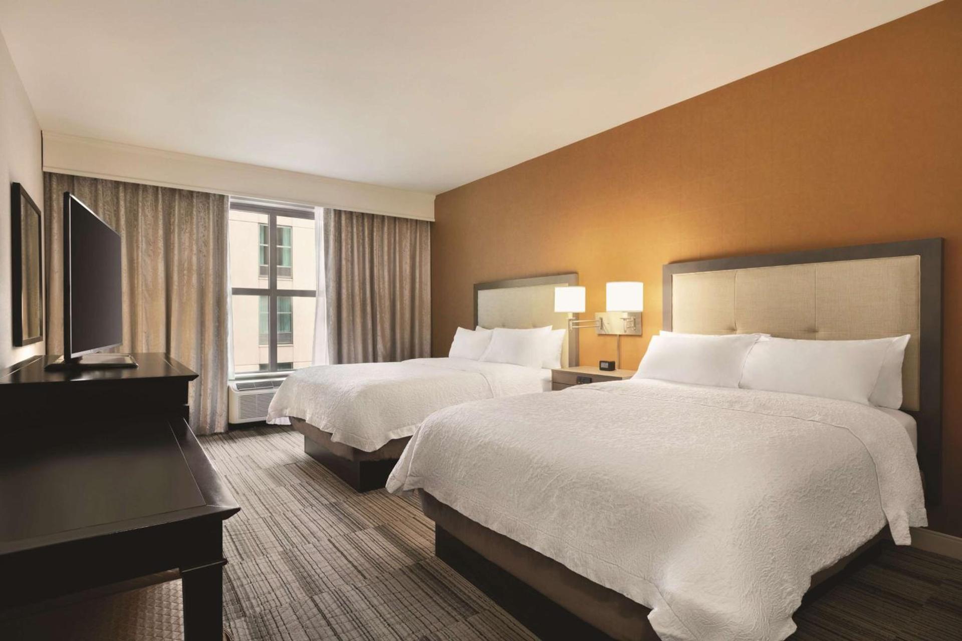 Hampton Inn & Suites - Roanoke-Downtown, VA photo 52