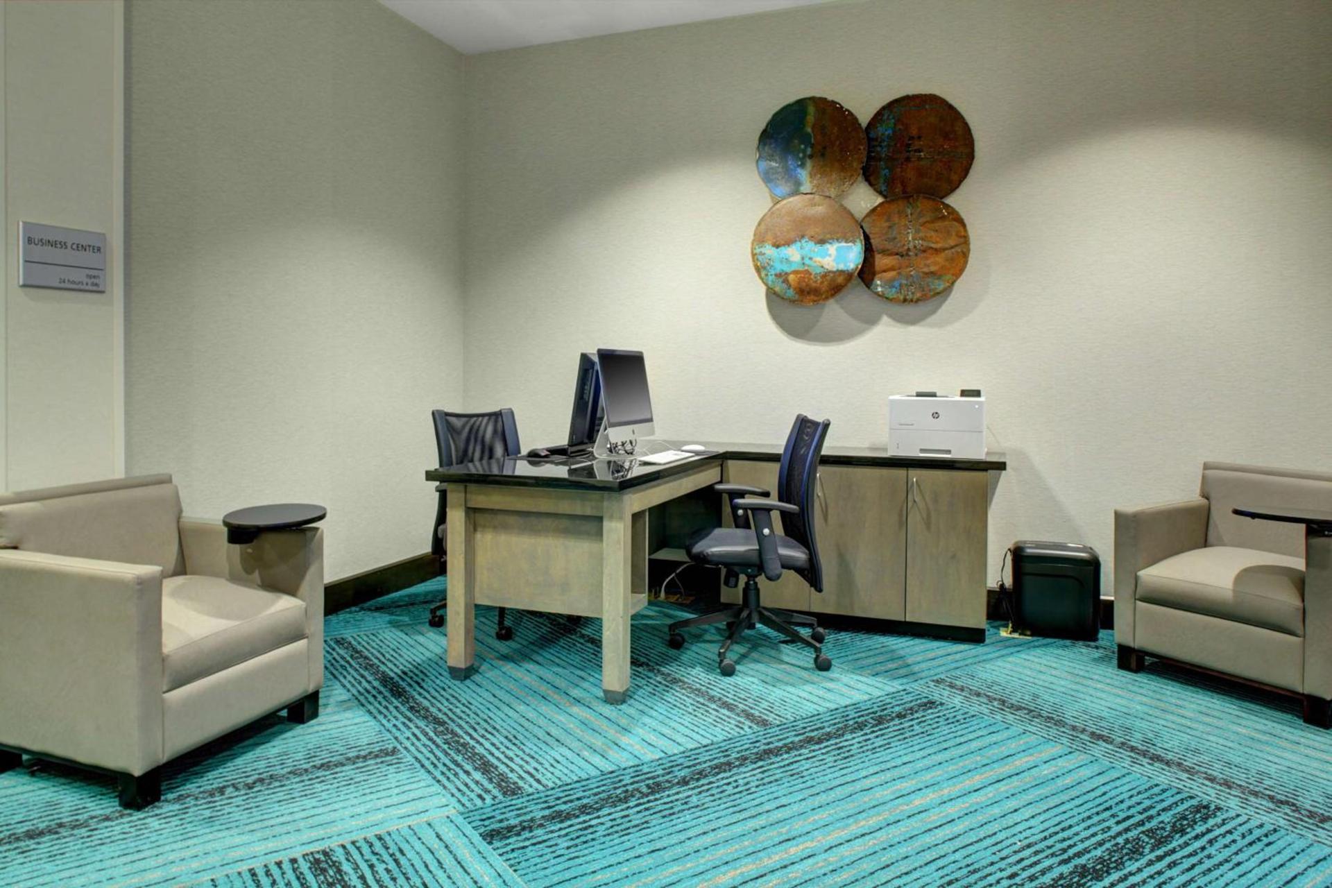 Hampton Inn & Suites - Roanoke-Downtown, VA photo 53