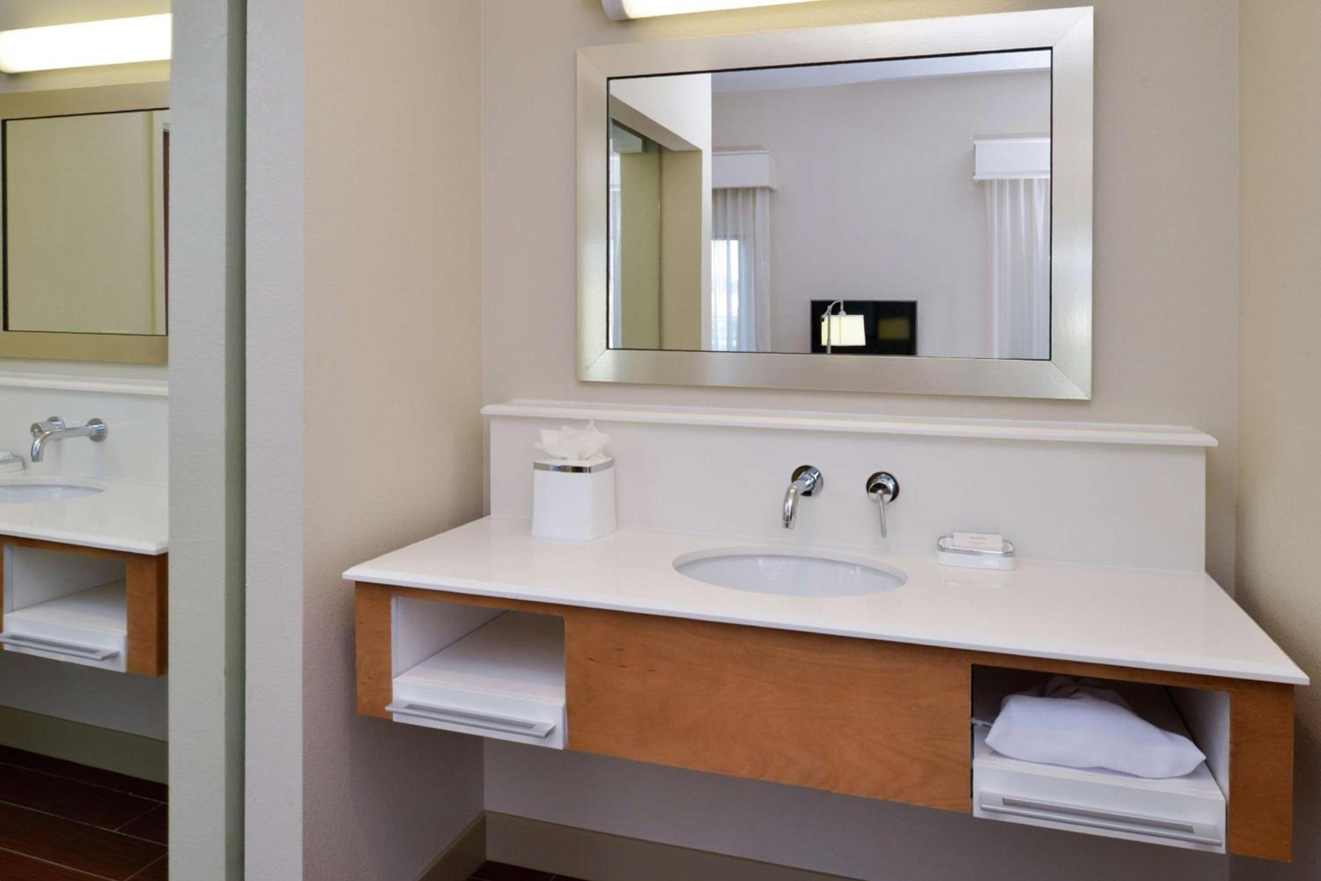 Hampton Inn & Suites by Hilton Lonoke photo 16