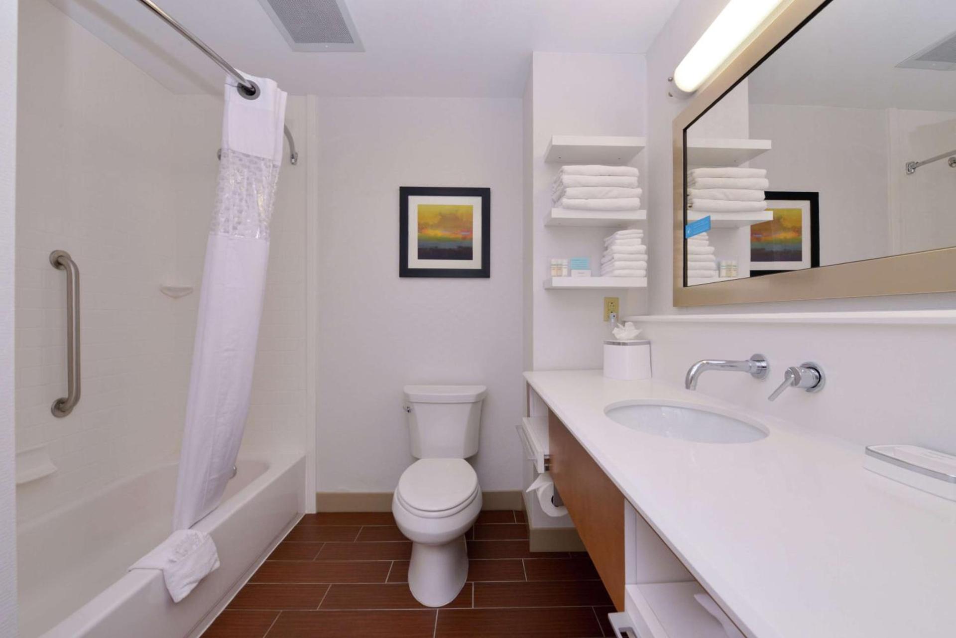Hampton Inn & Suites by Hilton Lonoke photo 24