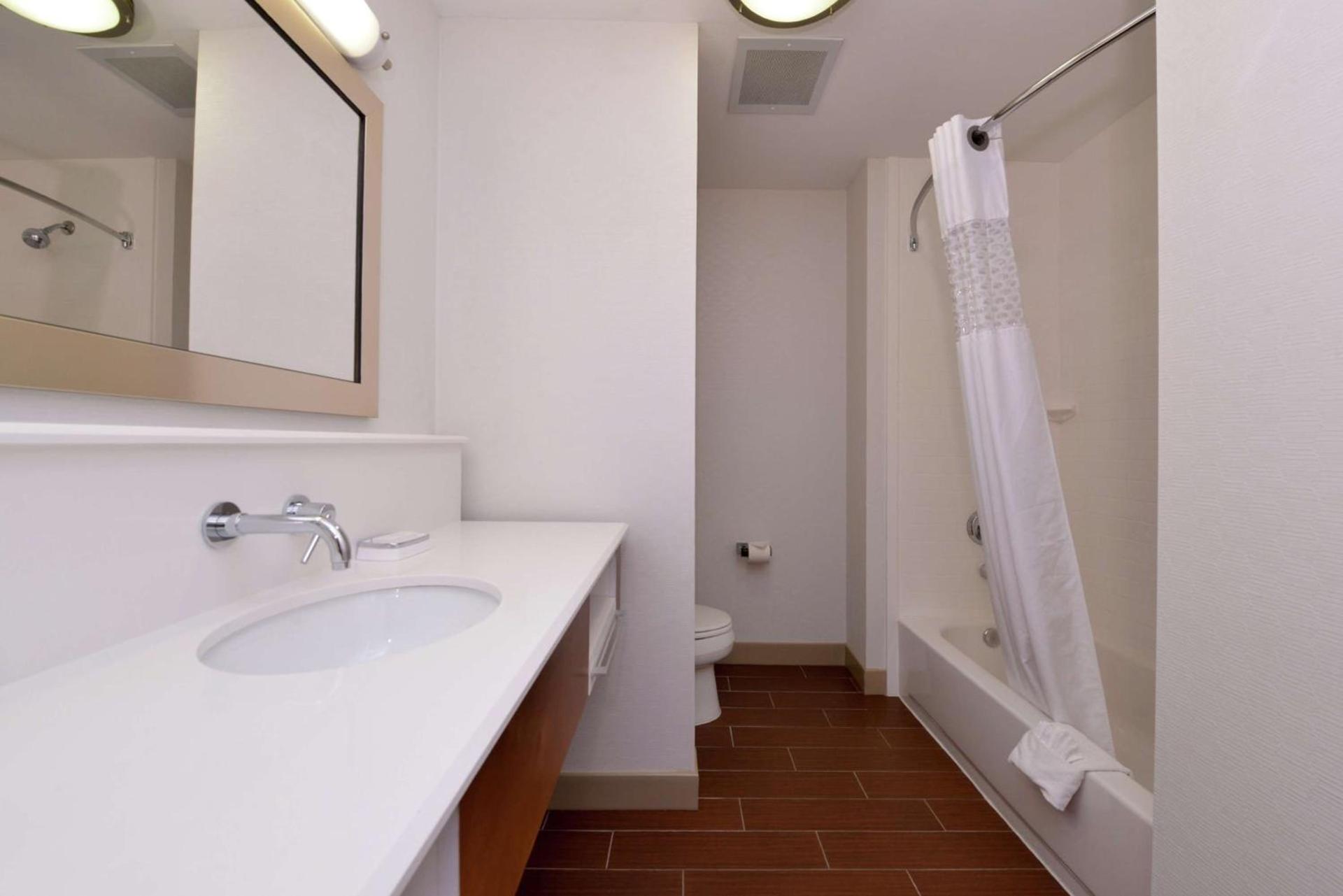 Hampton Inn & Suites by Hilton Lonoke photo 36
