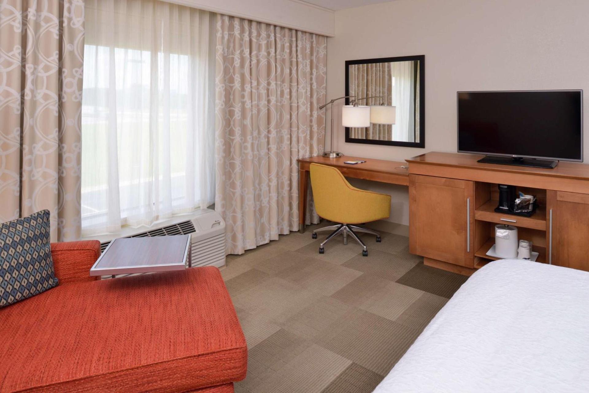 Hampton Inn & Suites by Hilton Lonoke photo 35