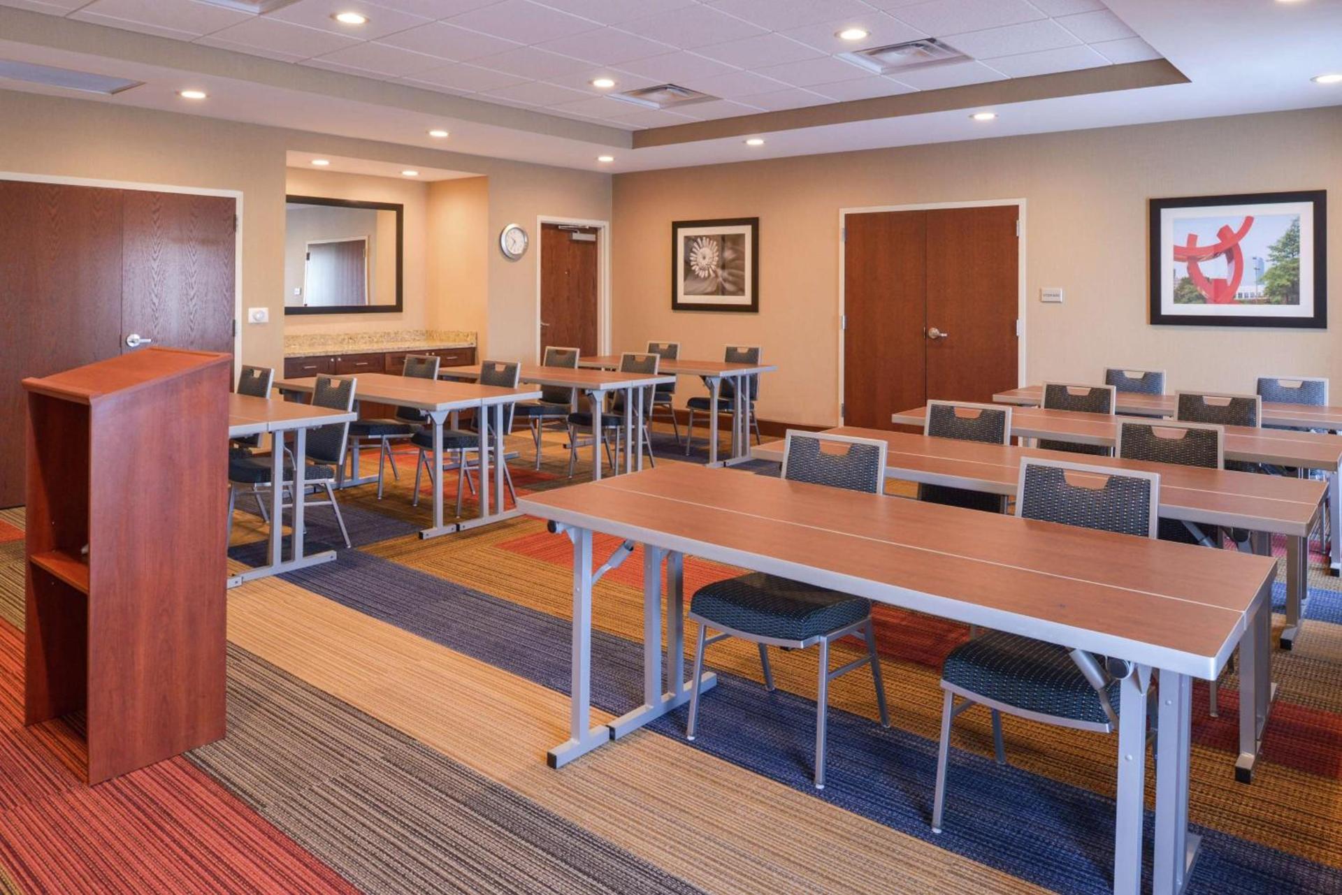 Hampton Inn & Suites by Hilton Lonoke photo 42