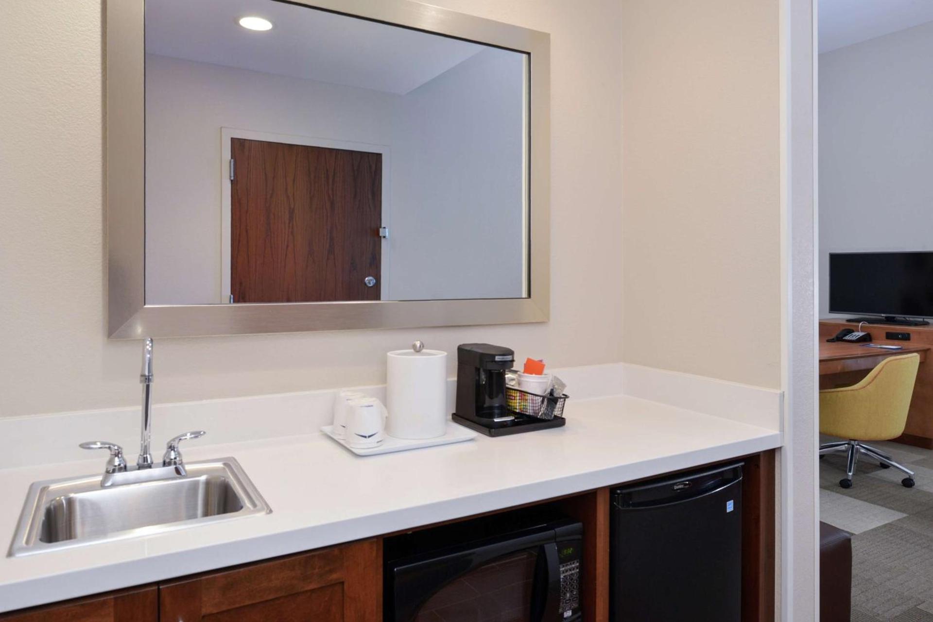 Hampton Inn & Suites by Hilton Lonoke photo 45