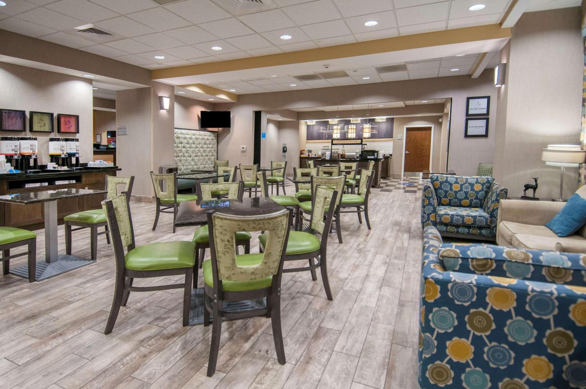 Hampton Inn Hernando, MS photo 8