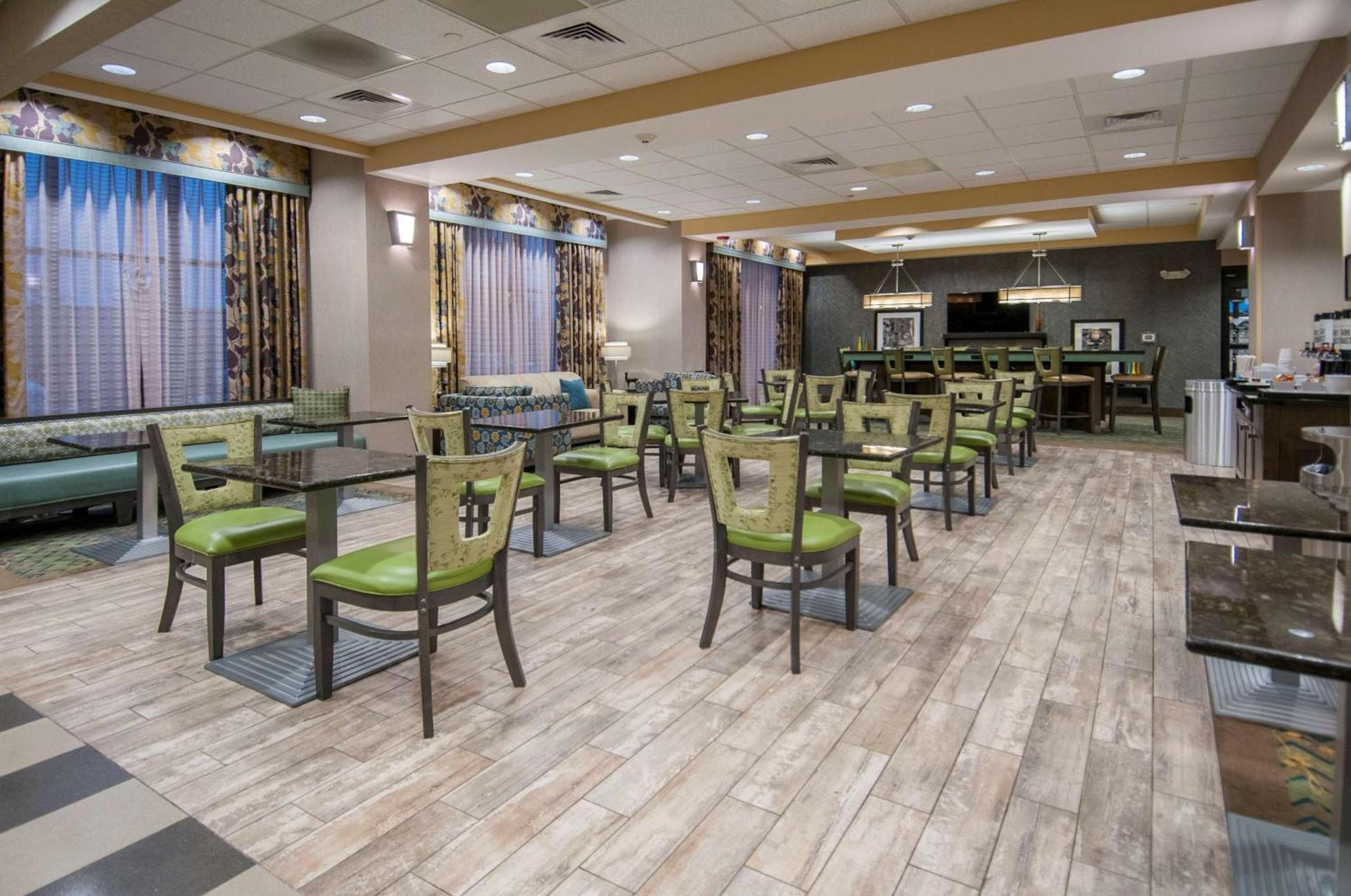 Hampton Inn Hernando, MS photo 6