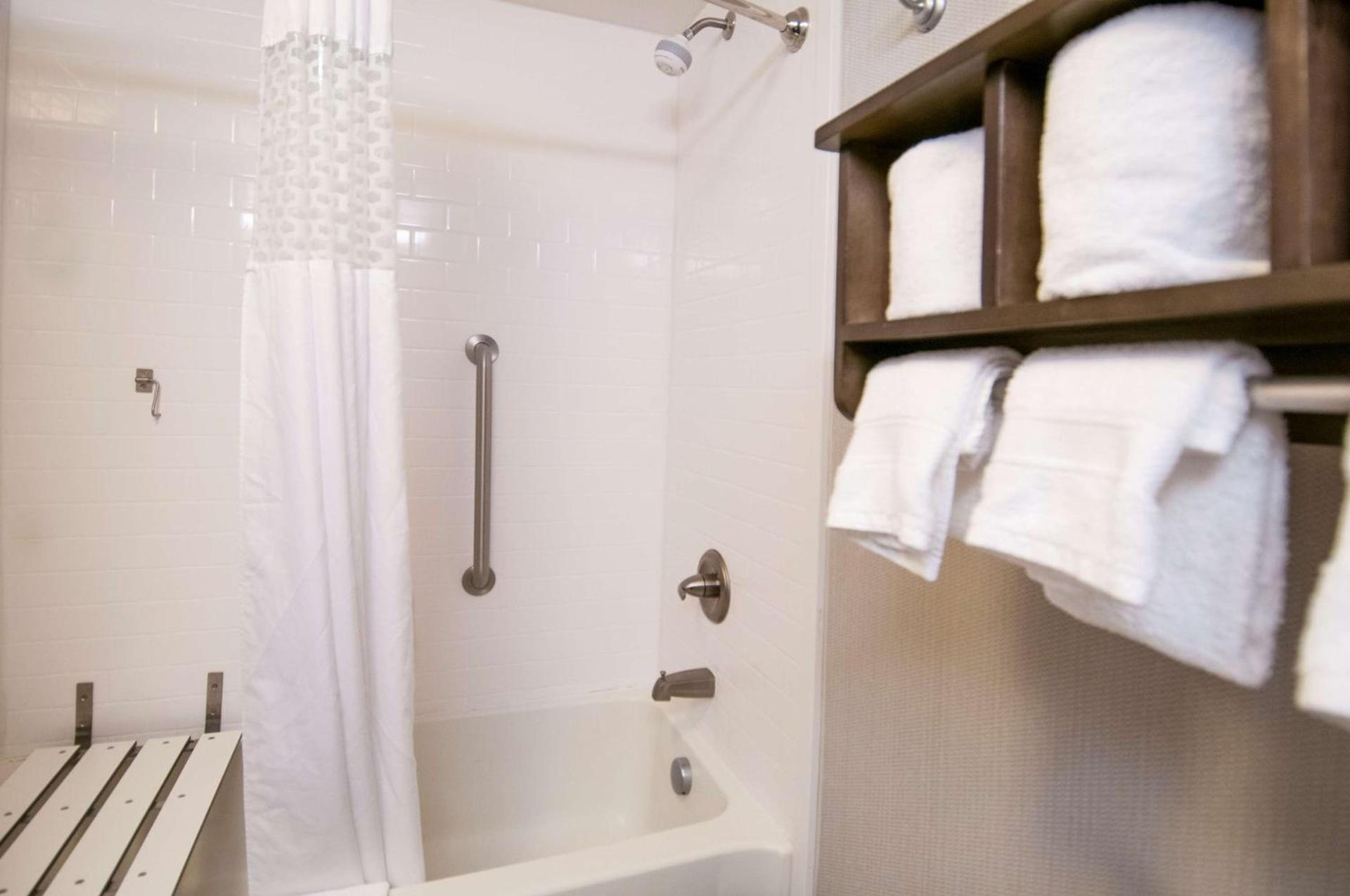Hampton Inn Hernando, MS photo 33