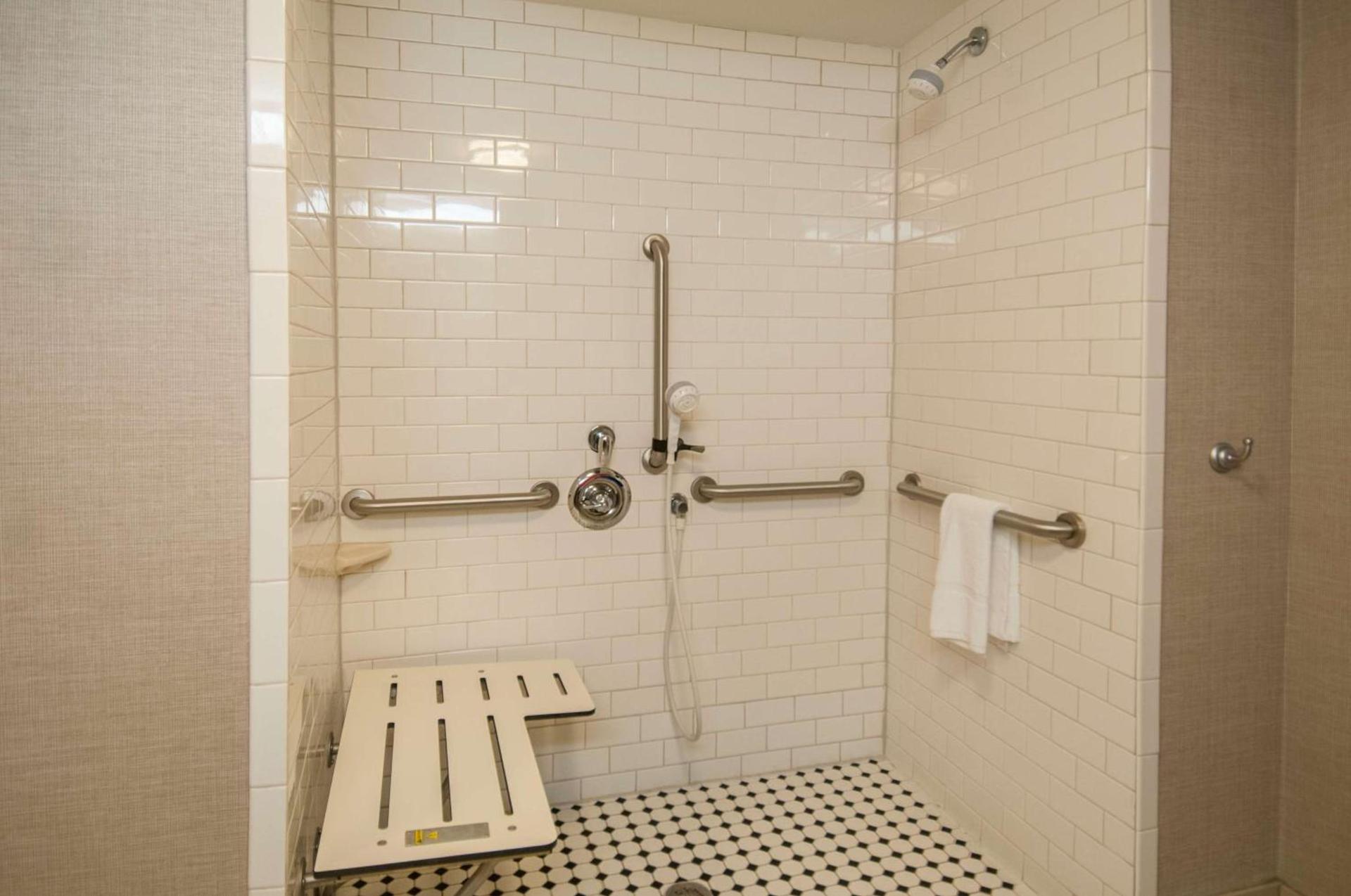 Hampton Inn Hernando, MS photo 36